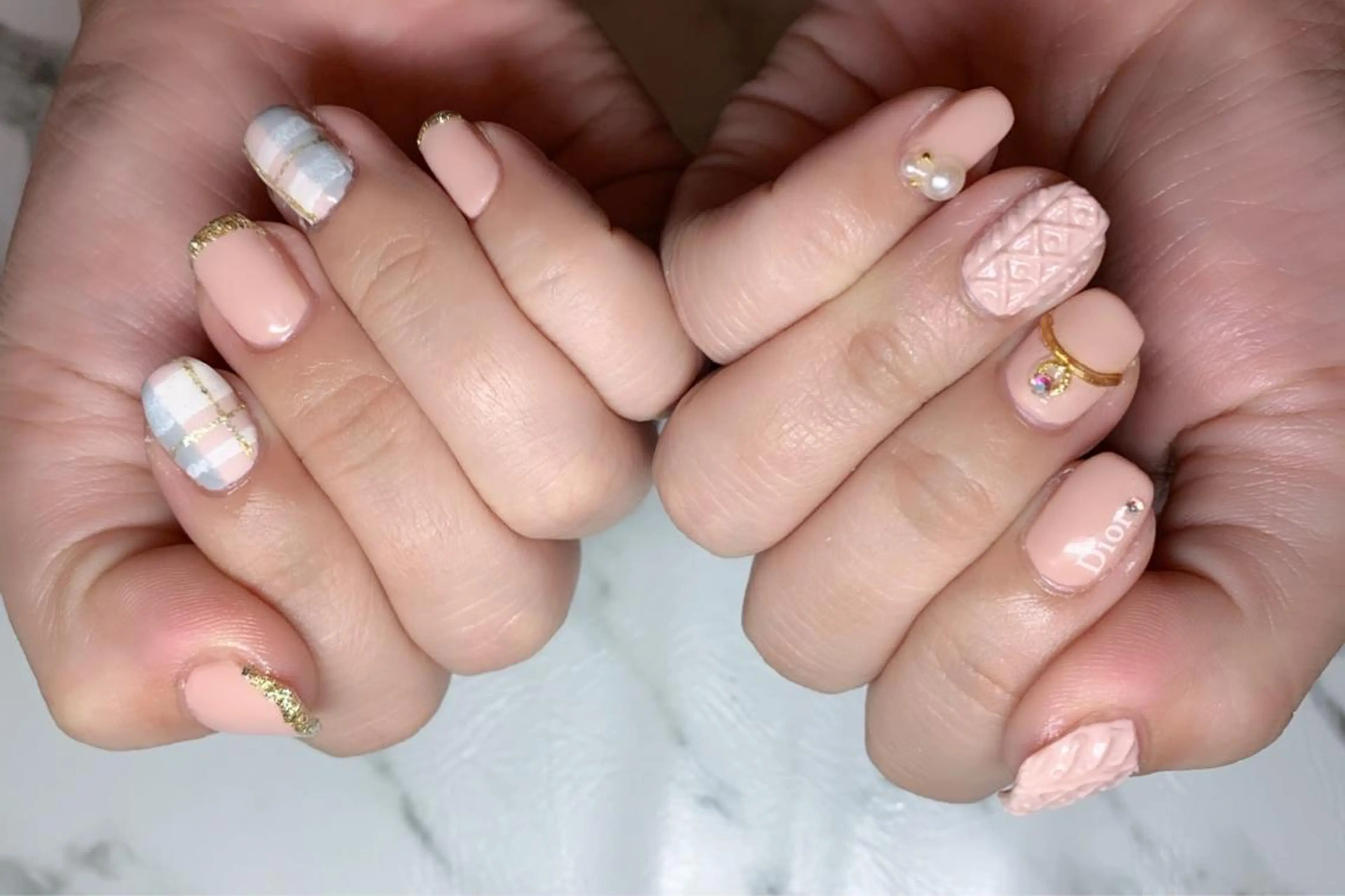 ネイル アニマル柄 アートネイル フレンチネイル マットネイル ニュアンスネイル ハンドネイル x.1.0.nail ♡Cのネイルデザイン