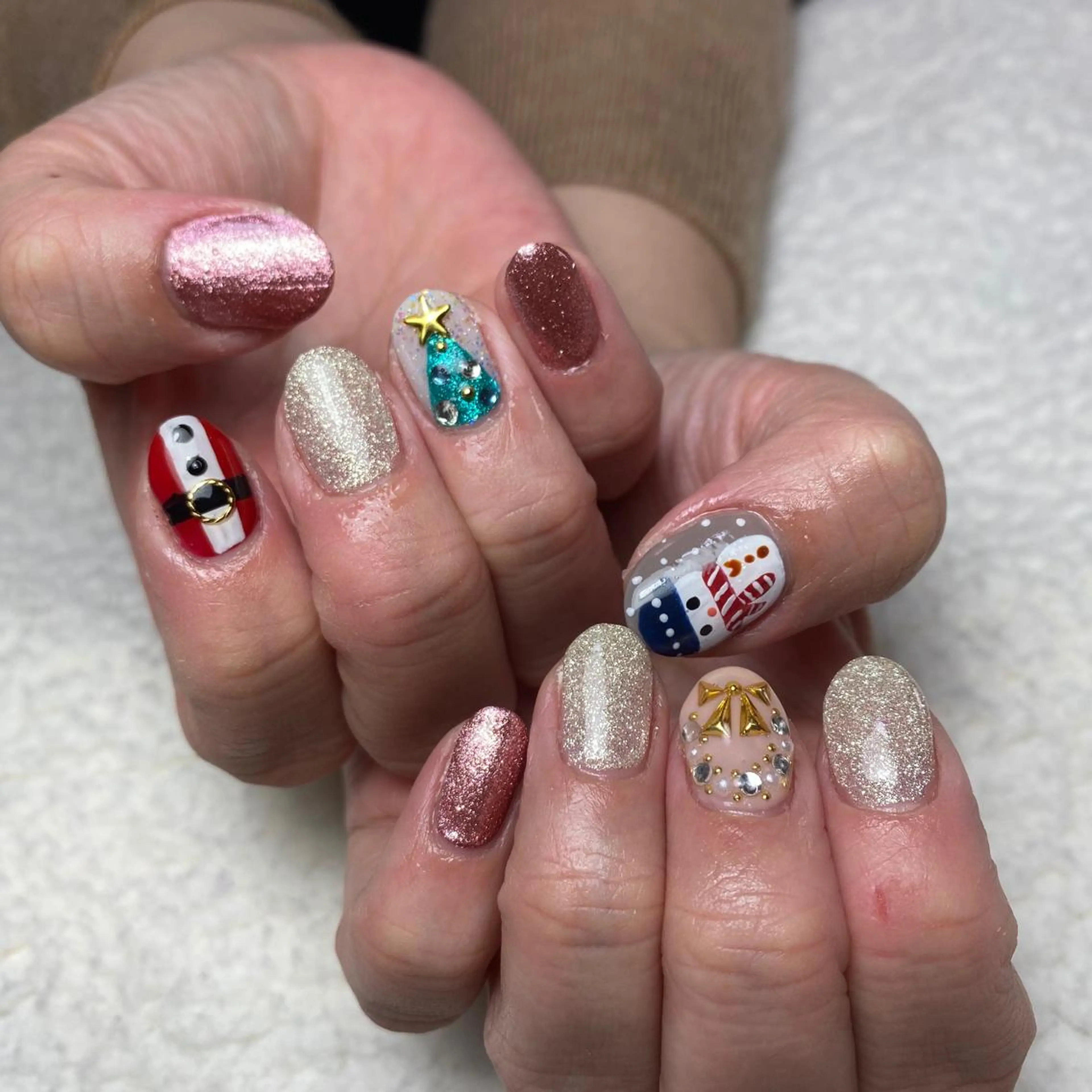 ネイル 冬ネイル クリスマス ハンドネイル COCO+所属・COCO +のエステ・リラクイメージ