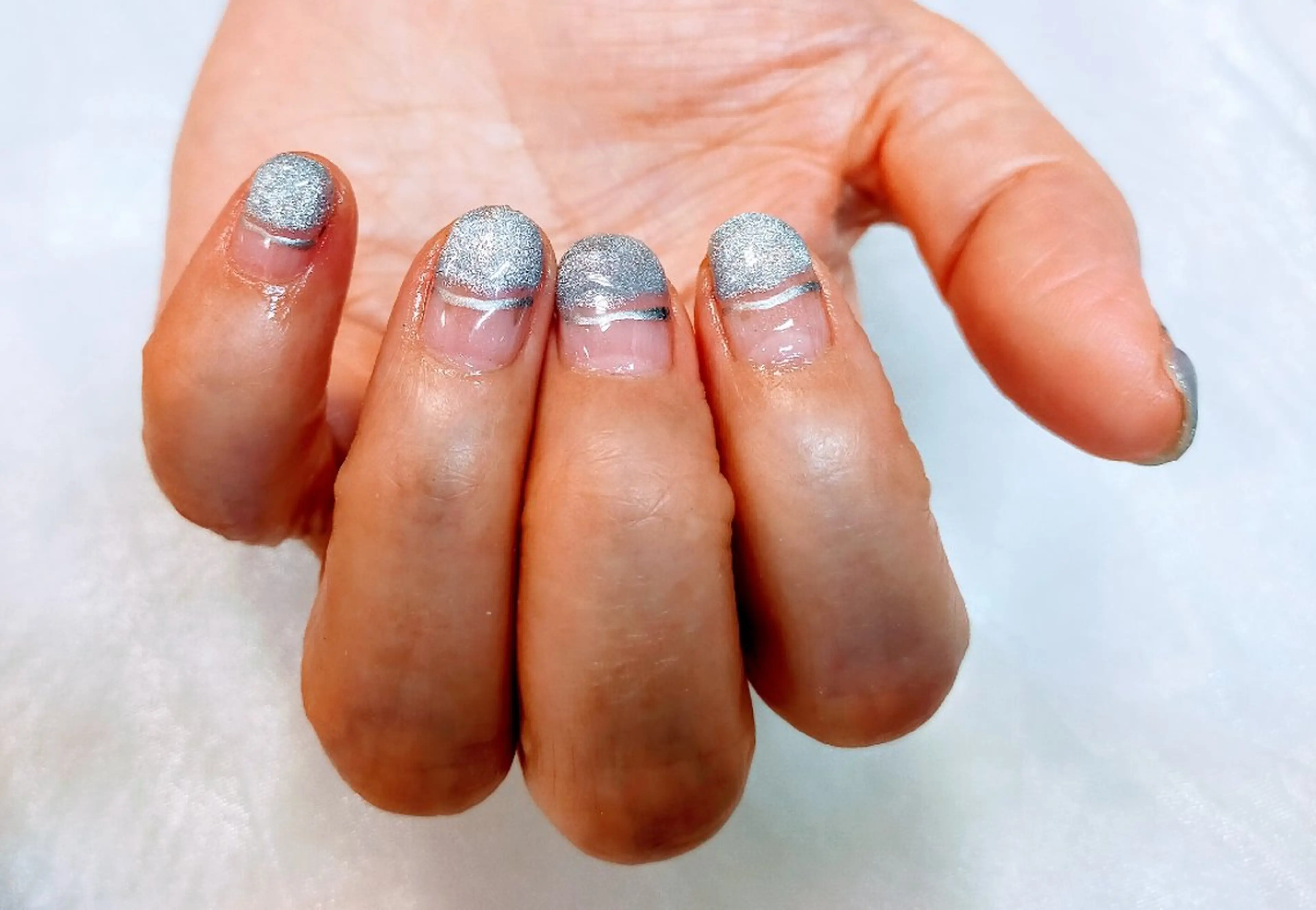 ネイル ブルー マグネットネイル ニュアンスネイル ぷっくりネイル シルバー maruyasu. yのネイルデザイン