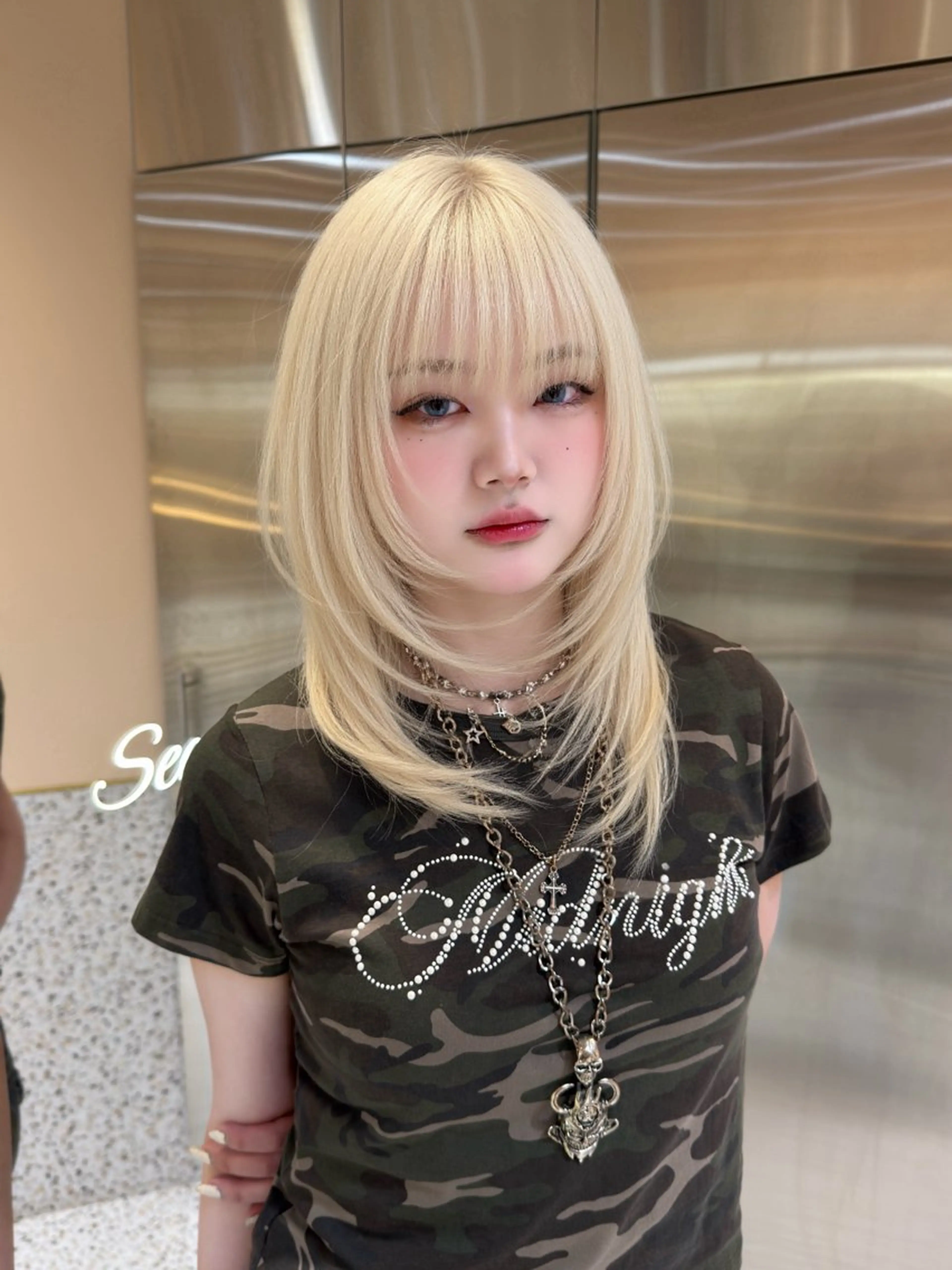 ミディアム トリートメント 絶対垢抜けレイヤー/ 透明感カラーリョウヤのヘアスタイル