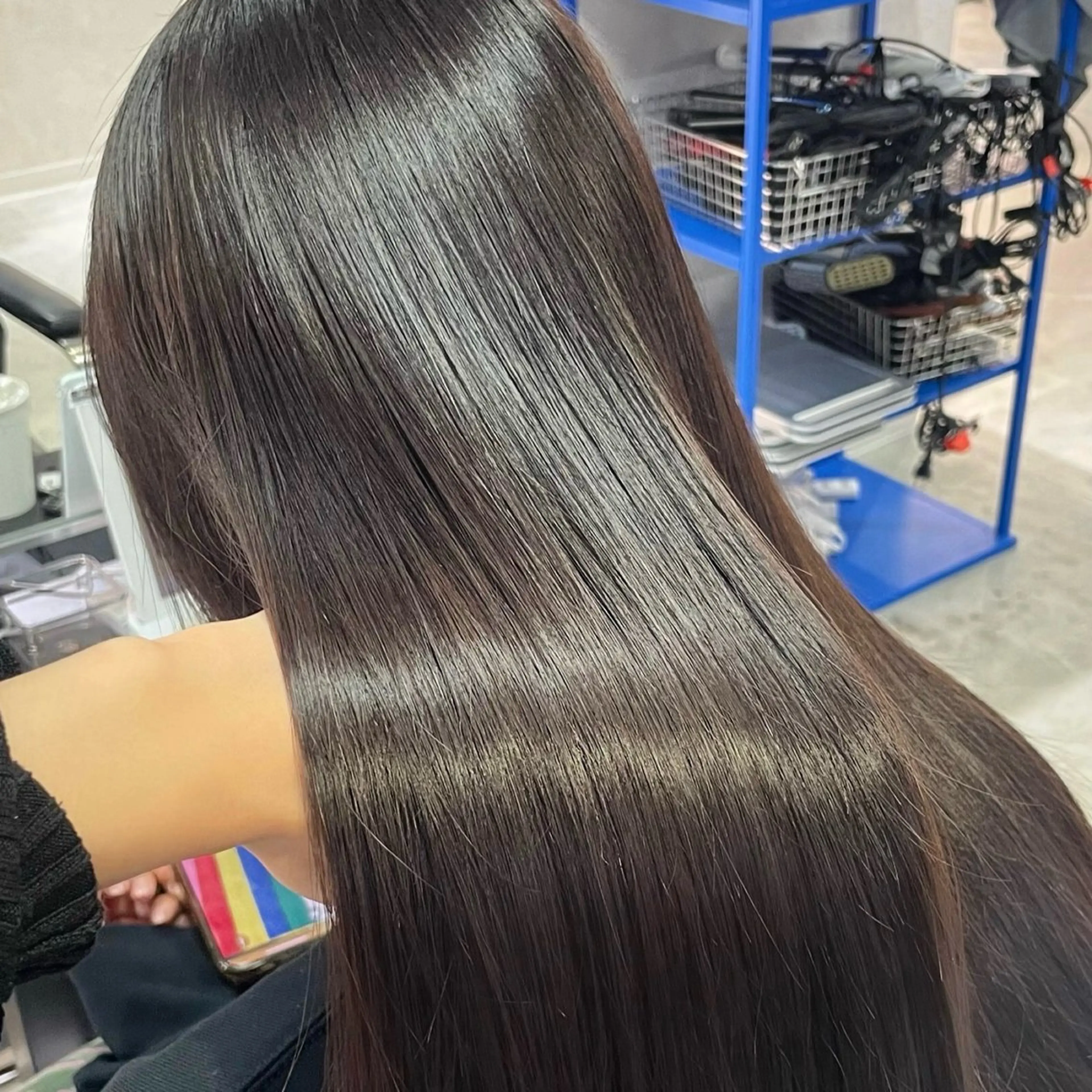 ロング カラー ブラウンカラー ダークブラウン 顔まわりレイヤー レイヤーカット 縮毛矯正 カット ヘアカラー 縮毛矯正 トリートメント レイヤー /髪質改善/ariのヘアスタイル