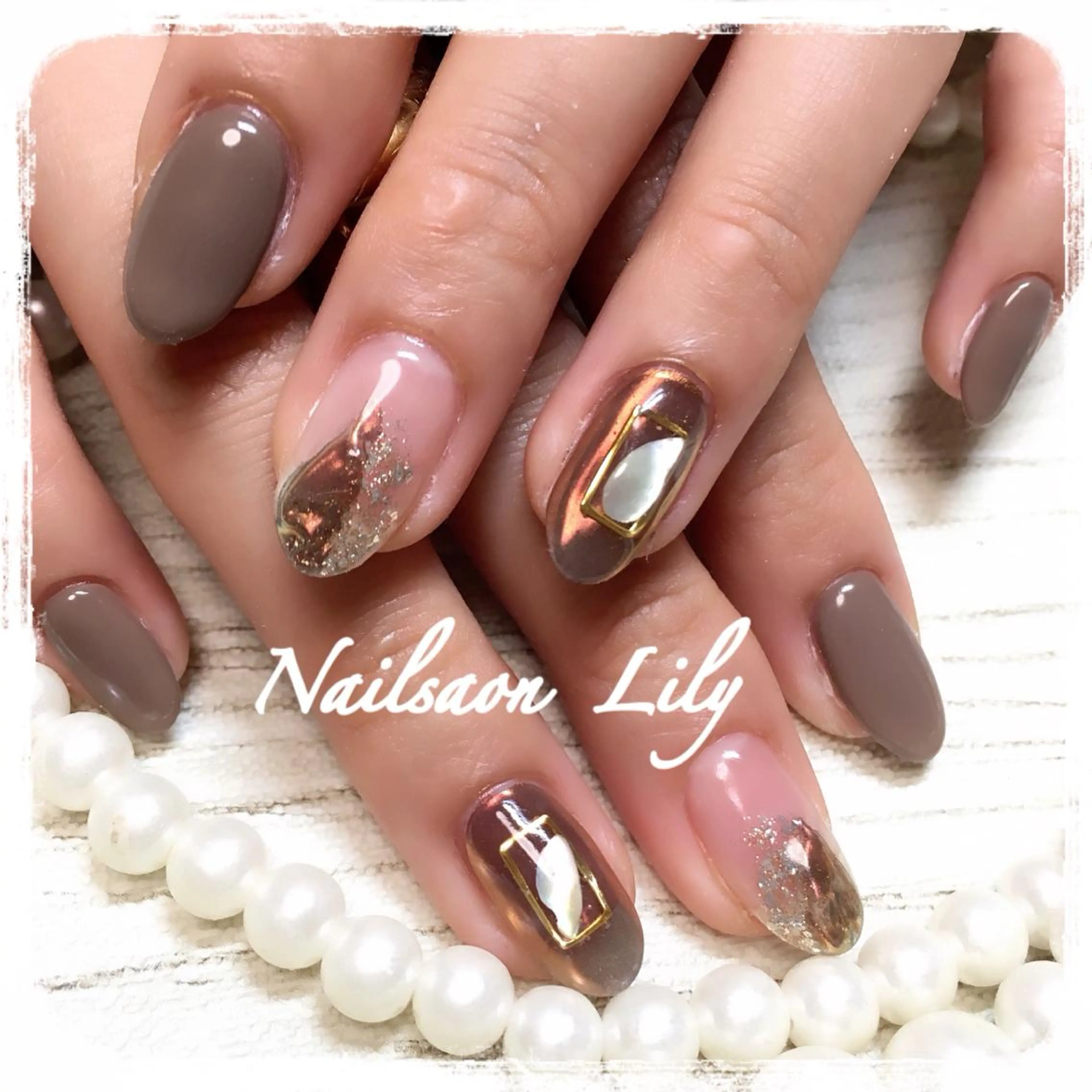 ネイル ミラーネイル Nailsalon Lilyのネイルデザイン