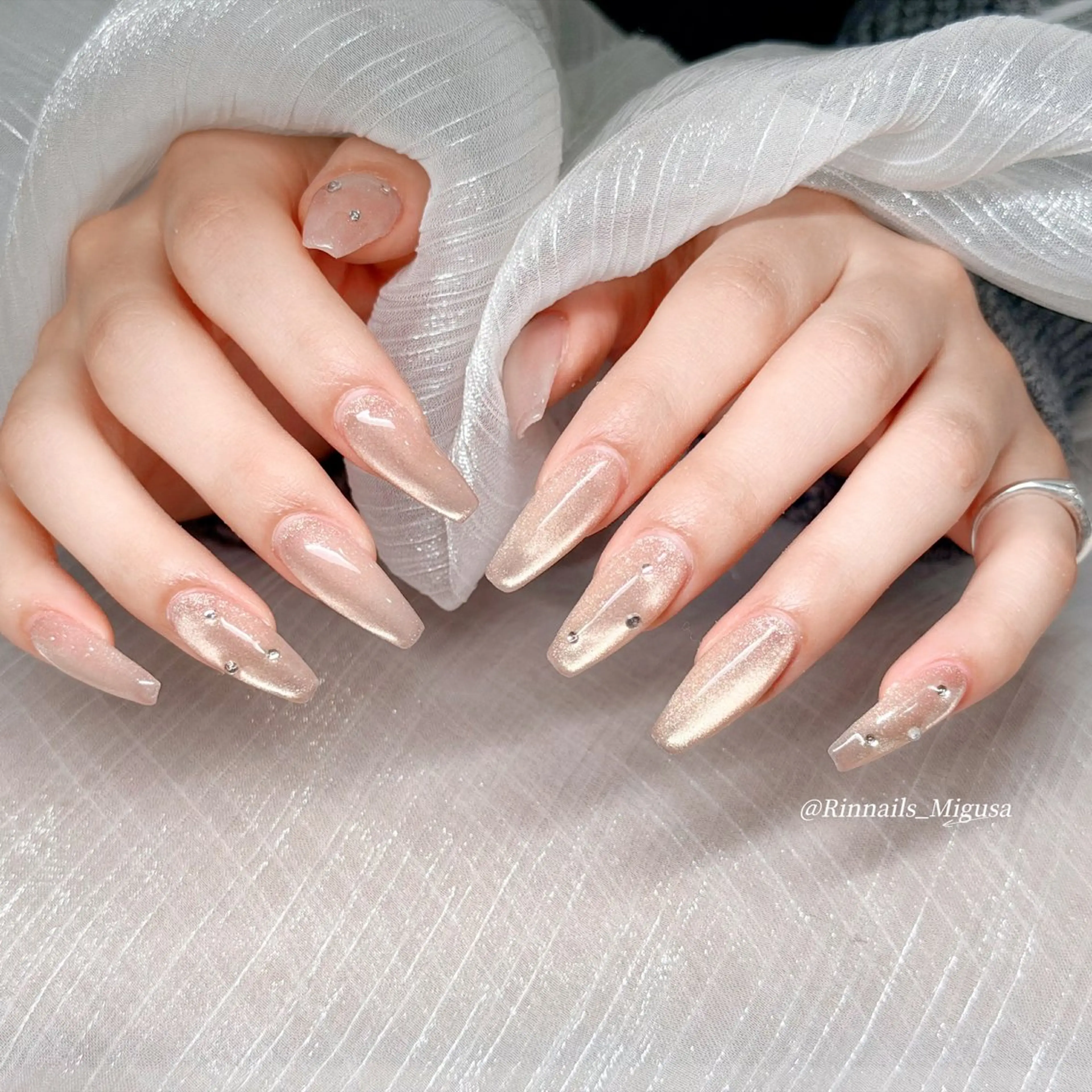 ロング 韓国風ヘア ハンドネイル RIN NAILS ᥫ᭡Migusaのネイルデザイン