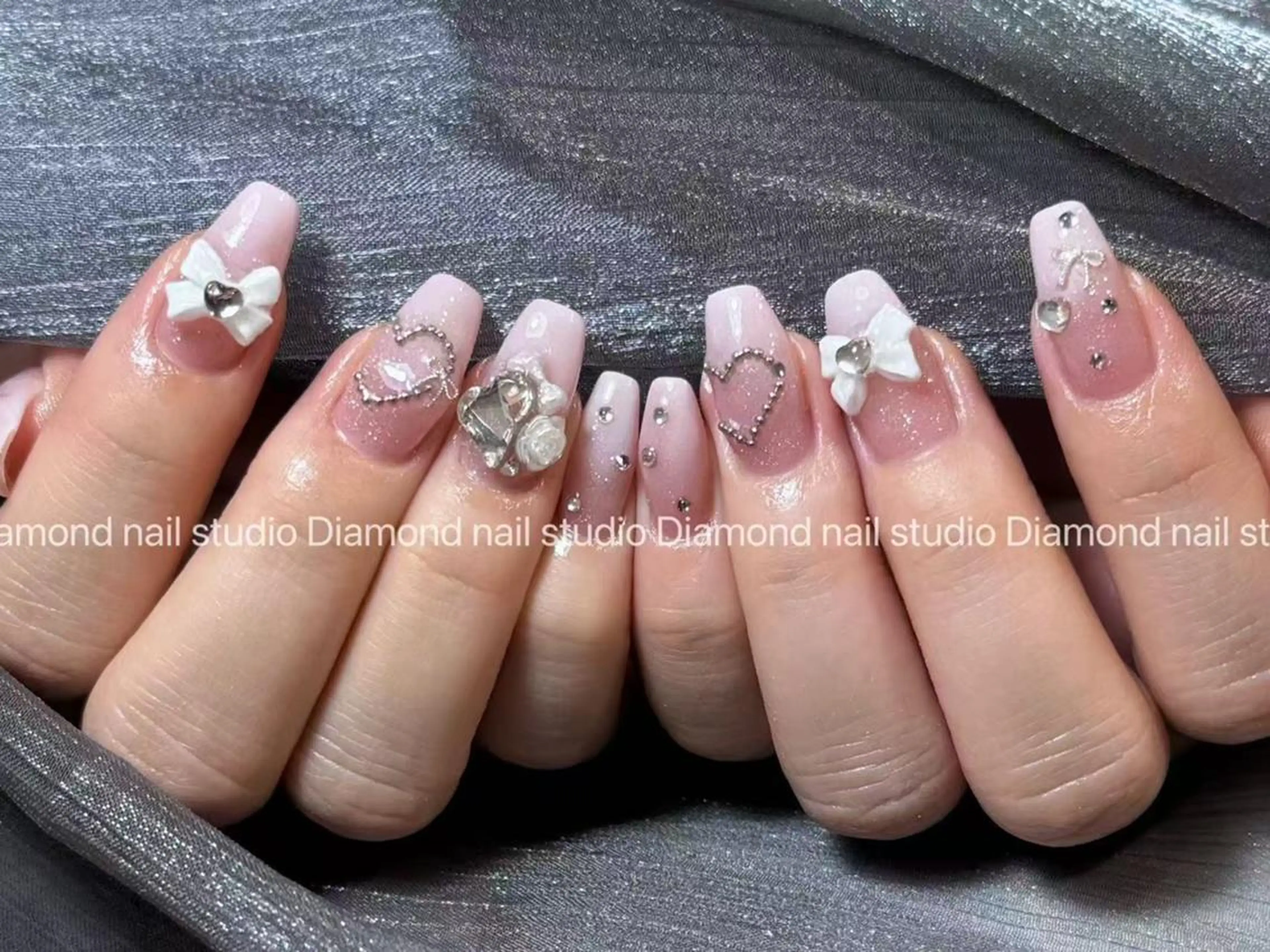 ネイル アートネイル オーロラネイル ガーリー キラキラネイル マグネットネイル ハンドネイル ハンドケア Diamond AYU💜のネイルデザイン