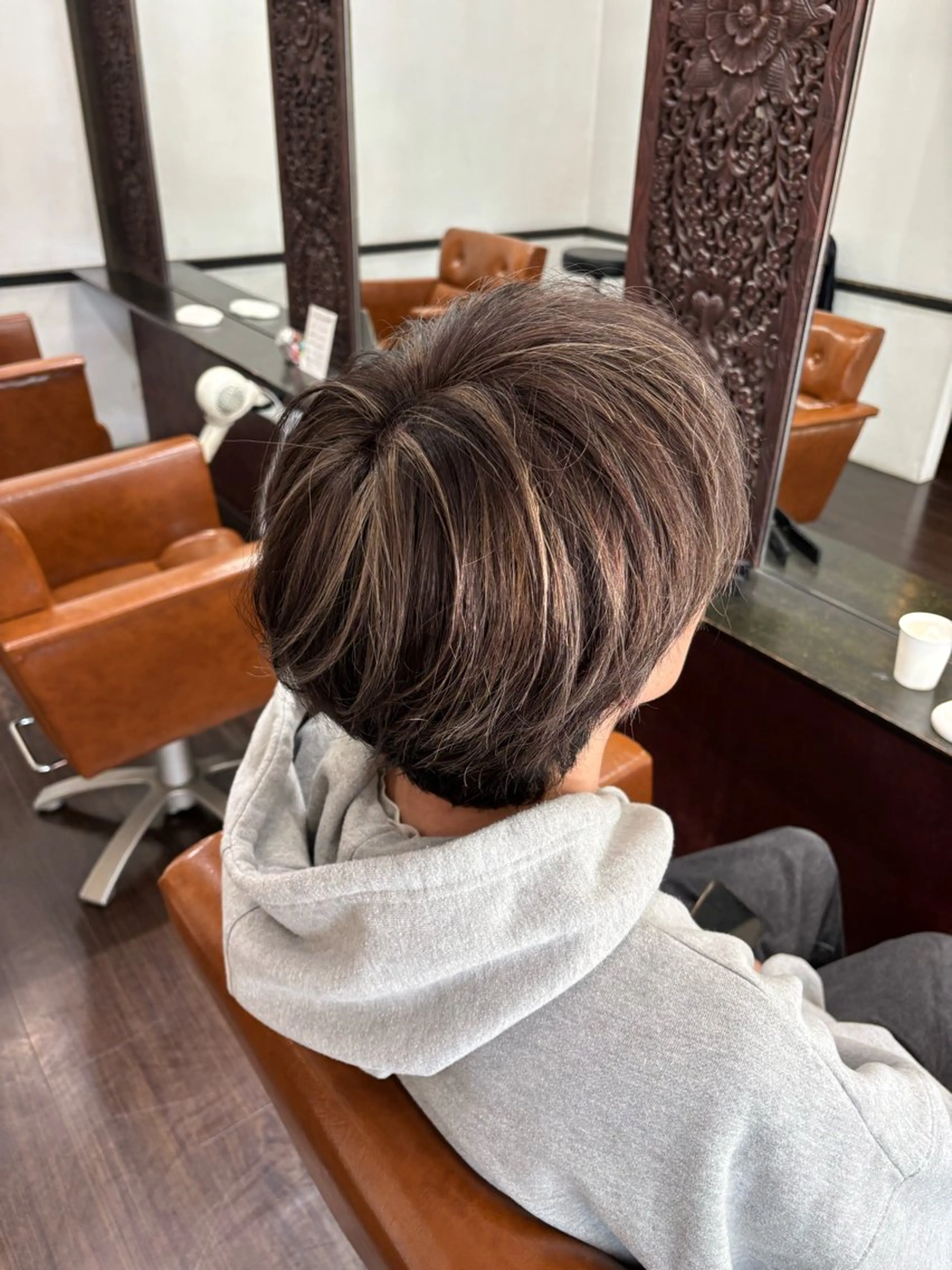 ショート カラー メンズ メンズブリーチ メンズハイライト ブリーチ ハイライトカラー ハイライト ヘアカラー chouchou所属・本間友也/白髪ぼかし /ハイトーンのヘアスタイル