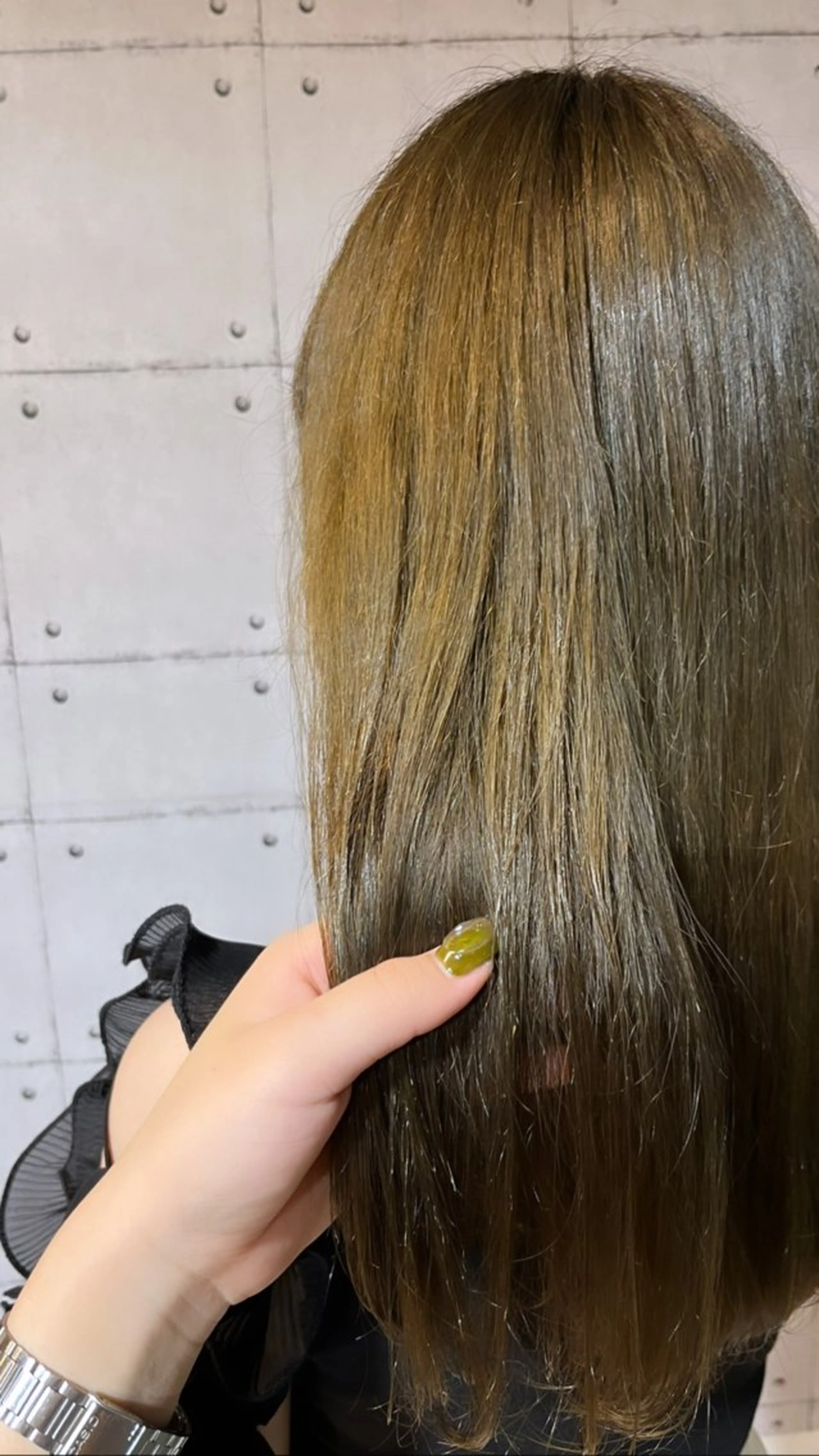 カラー 中務 綾乃のヘアスタイル