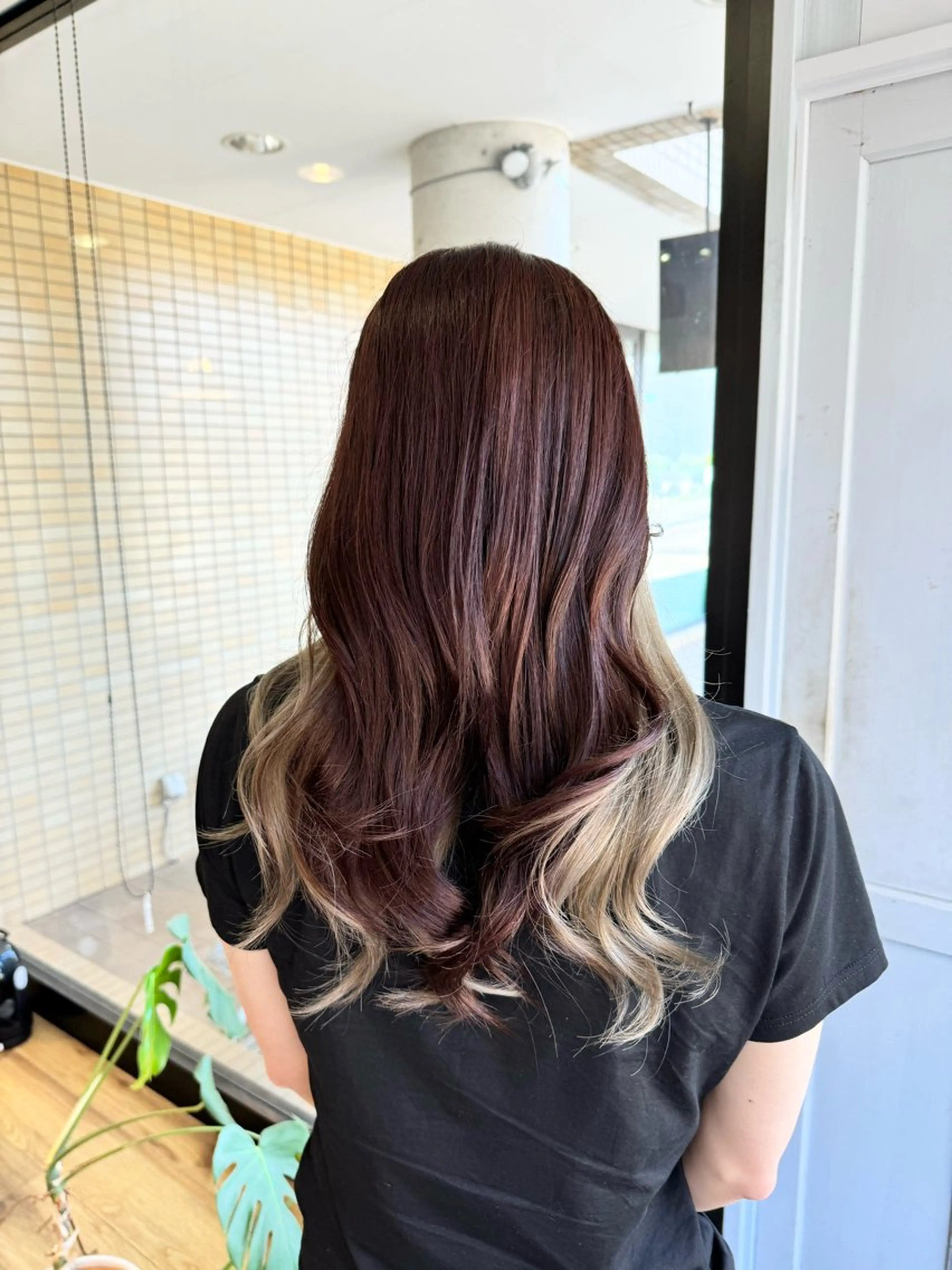 ロング カラー ベージュカラー ピンクカラー ピンクベージュ ホワイトベージュ ヘアカラー トリートメント ツキダテ ユイのヘアスタイル
