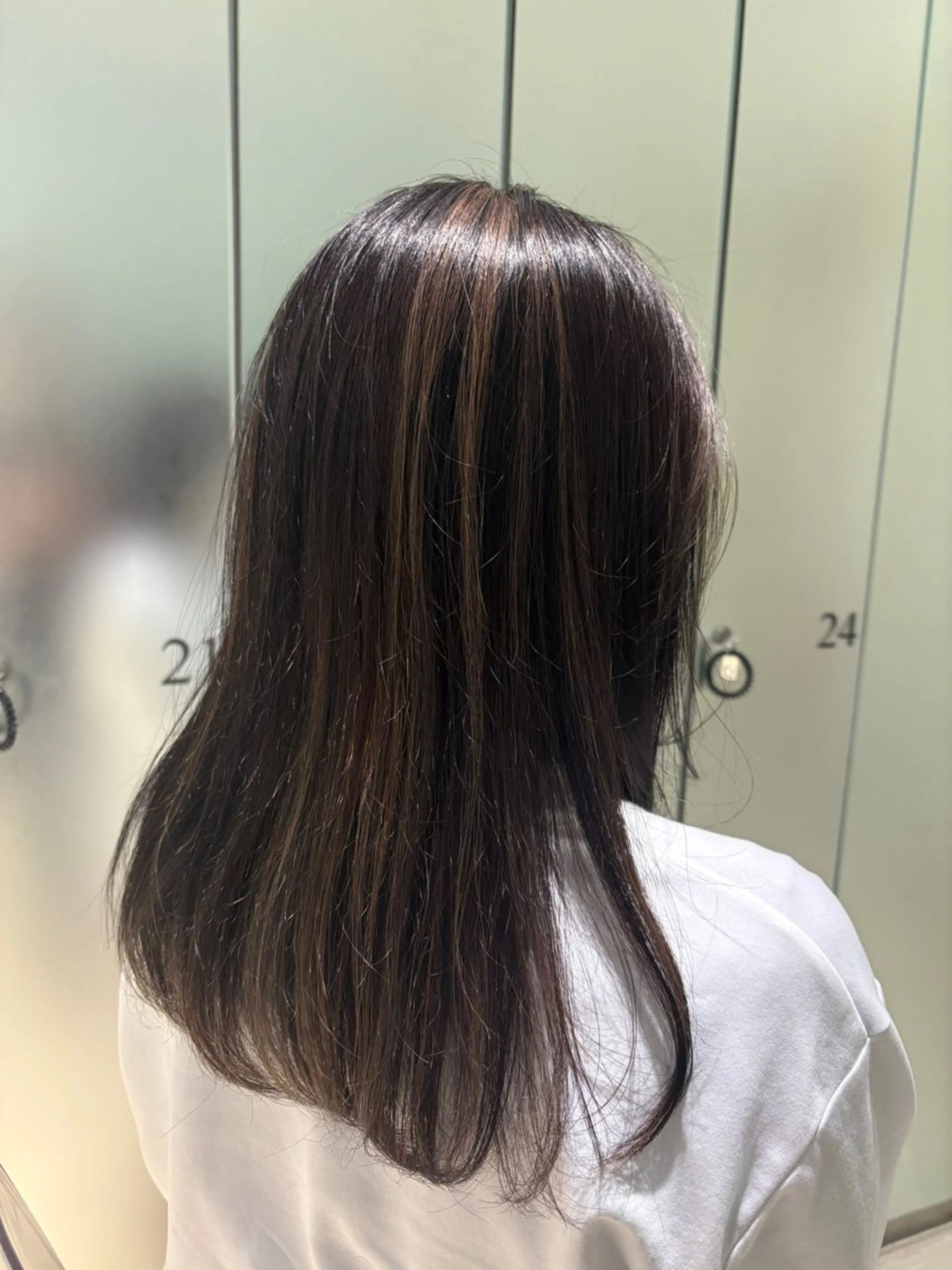 ミディアム JEAN CLAUDE BIGUINE 横浜ベイクォーター店所属・Koharu 髪質改善カラーのヘアスタイル