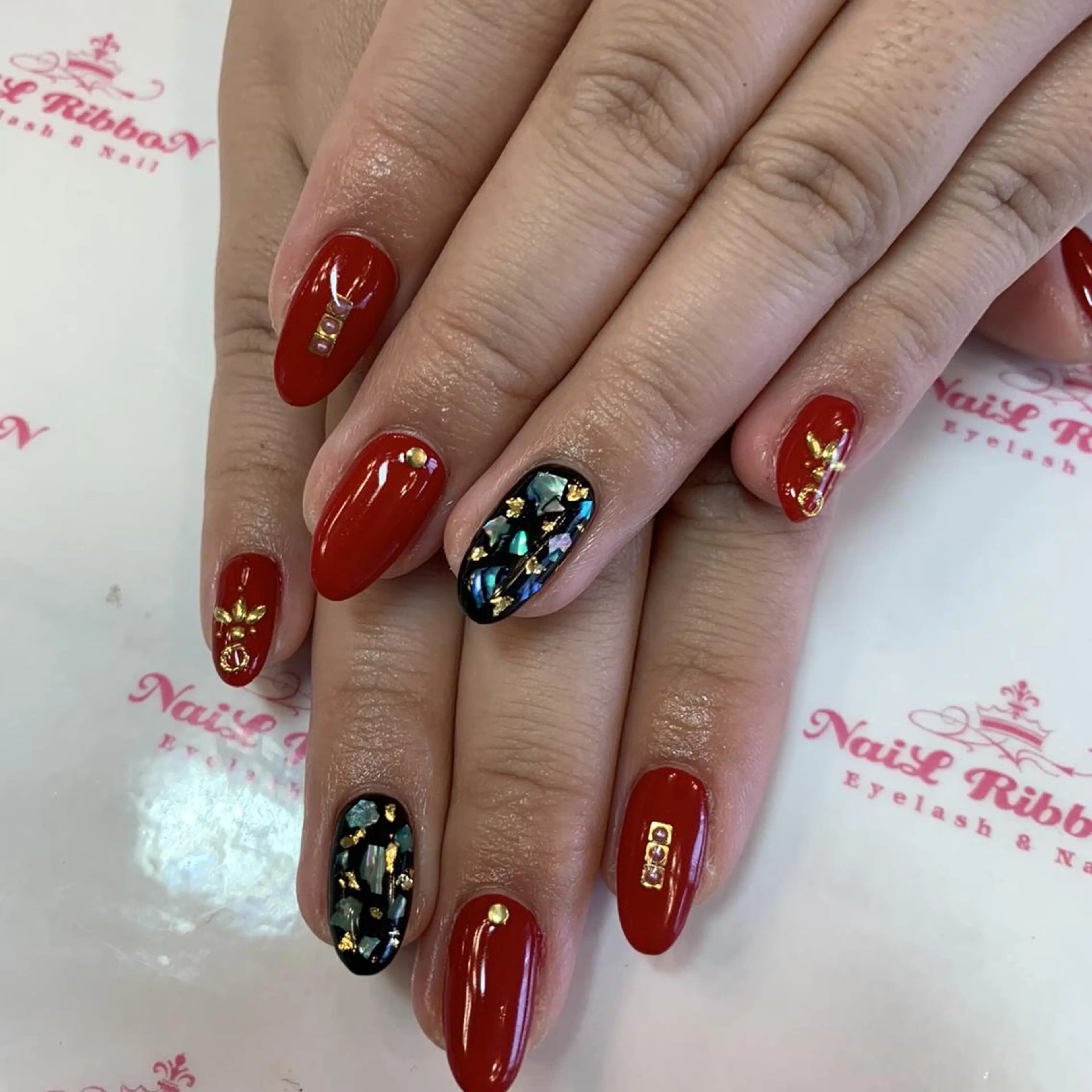 ネイル ネイルリボン 受付スタッフのネイルデザイン