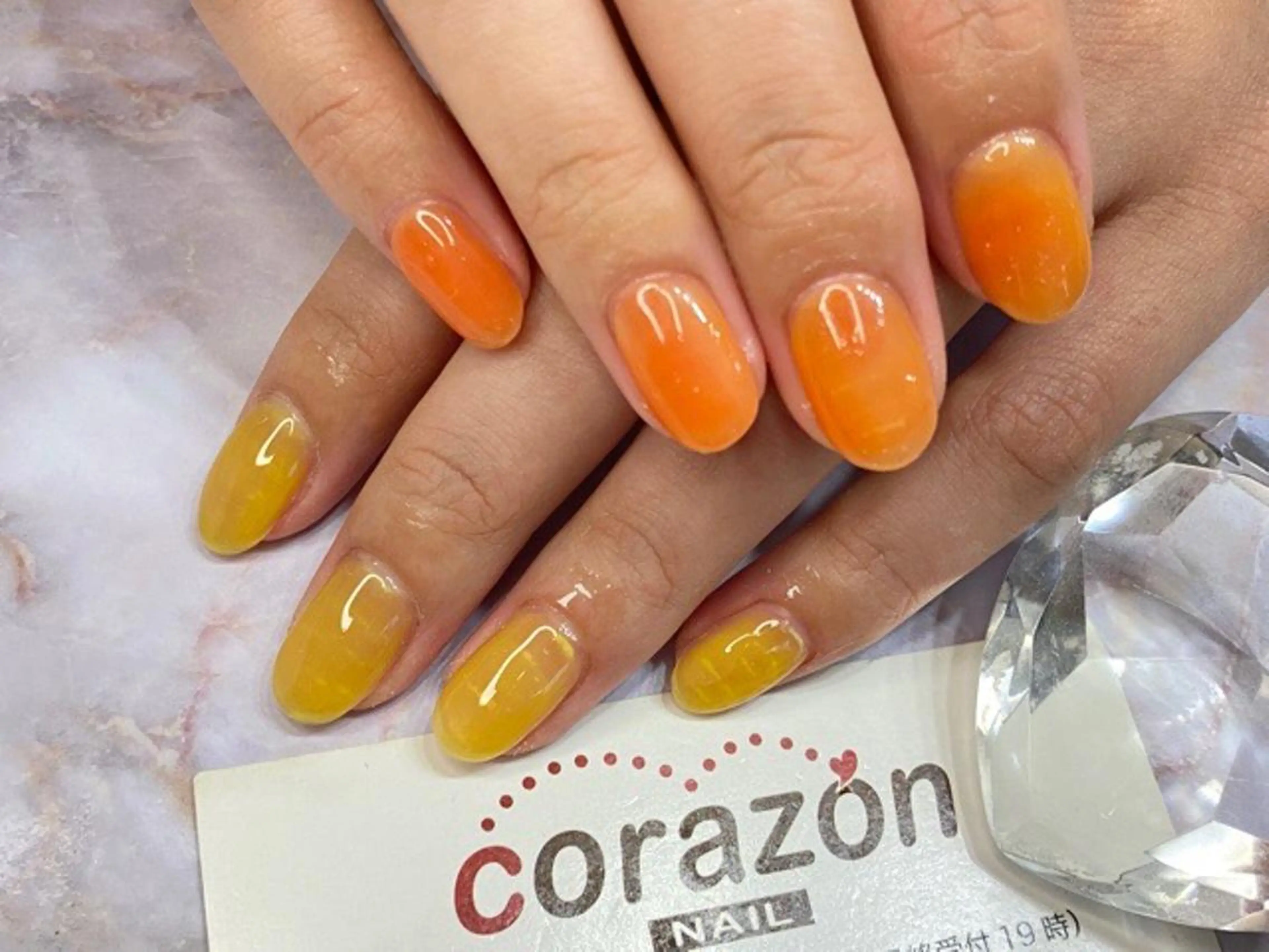 ネイル ジェルネイル ワンカラーネイル オレンジ 黄色 ハンドネイル corazon所属・ネイリスト aicoのネイルデザイン