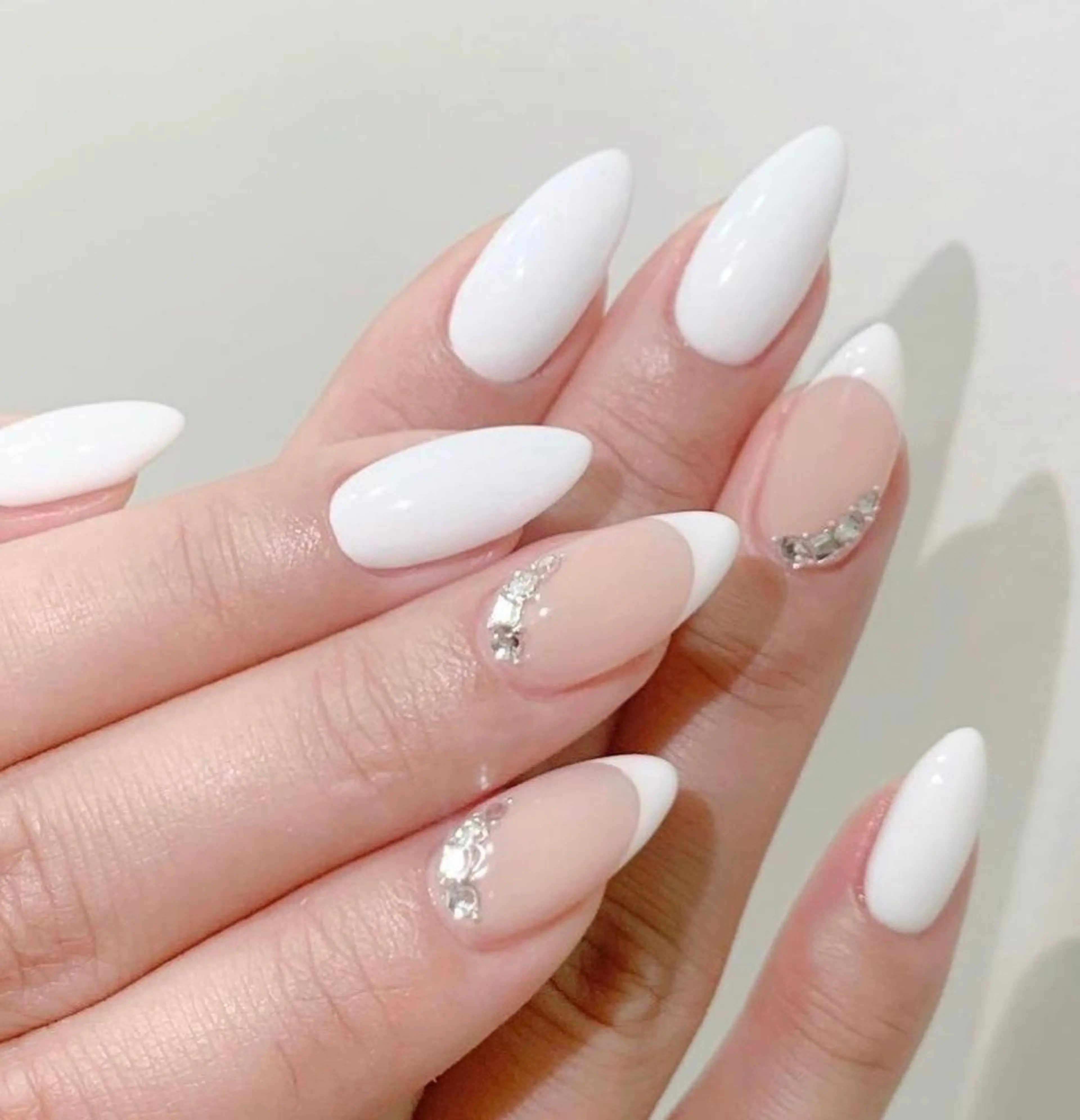 ネイル ハンドネイル RAFFINE 月🦋🩵のネイルデザイン