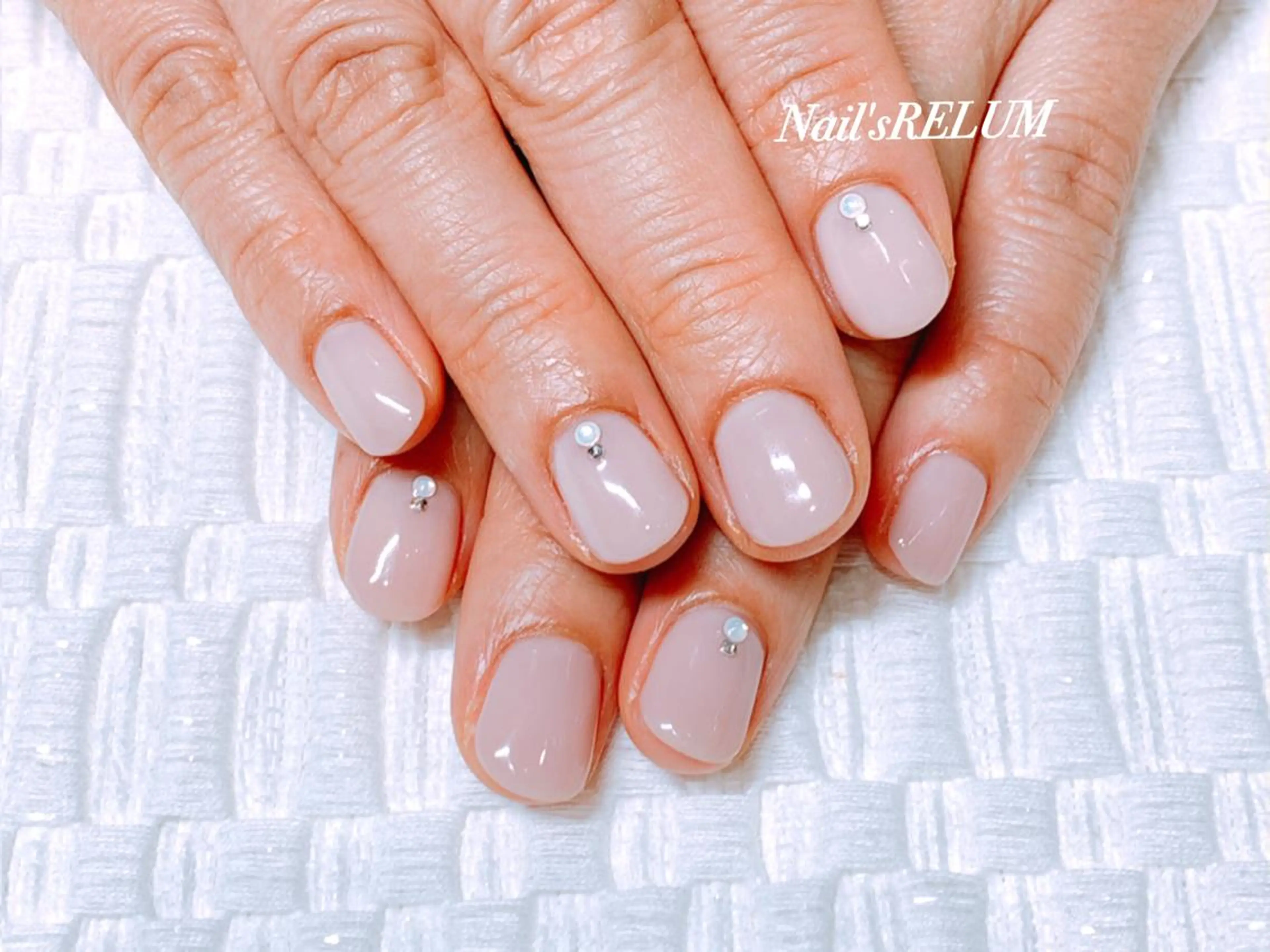 ネイル ワンカラーネイル シンプルネイル THECOLORS所属・近貞 莉奈のネイルデザイン