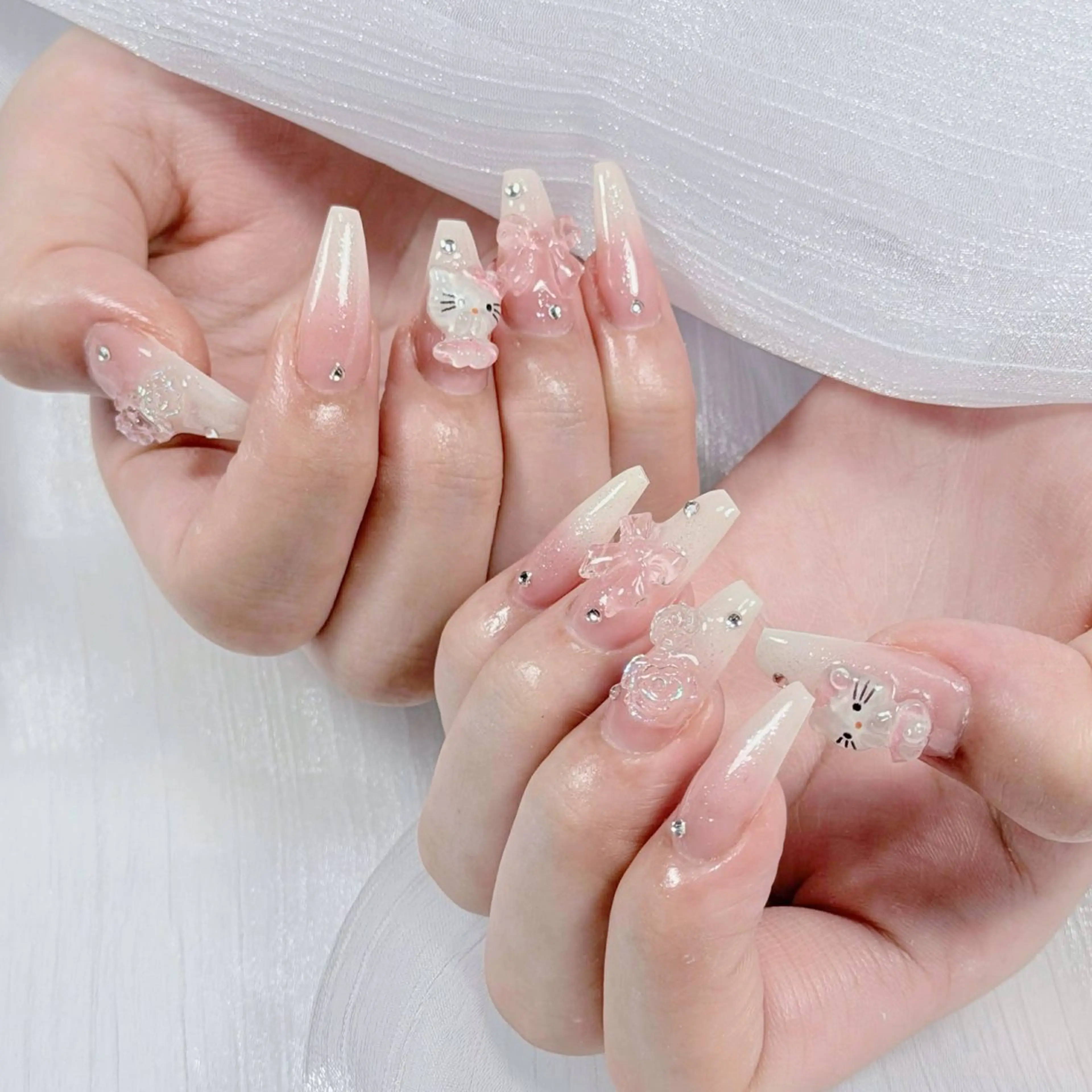 ネイル オーロラネイル クリアネイル 成人式 フラッシュネイル ジェルネイル ハンドネイル Amee Nail Salonのネイルデザイン