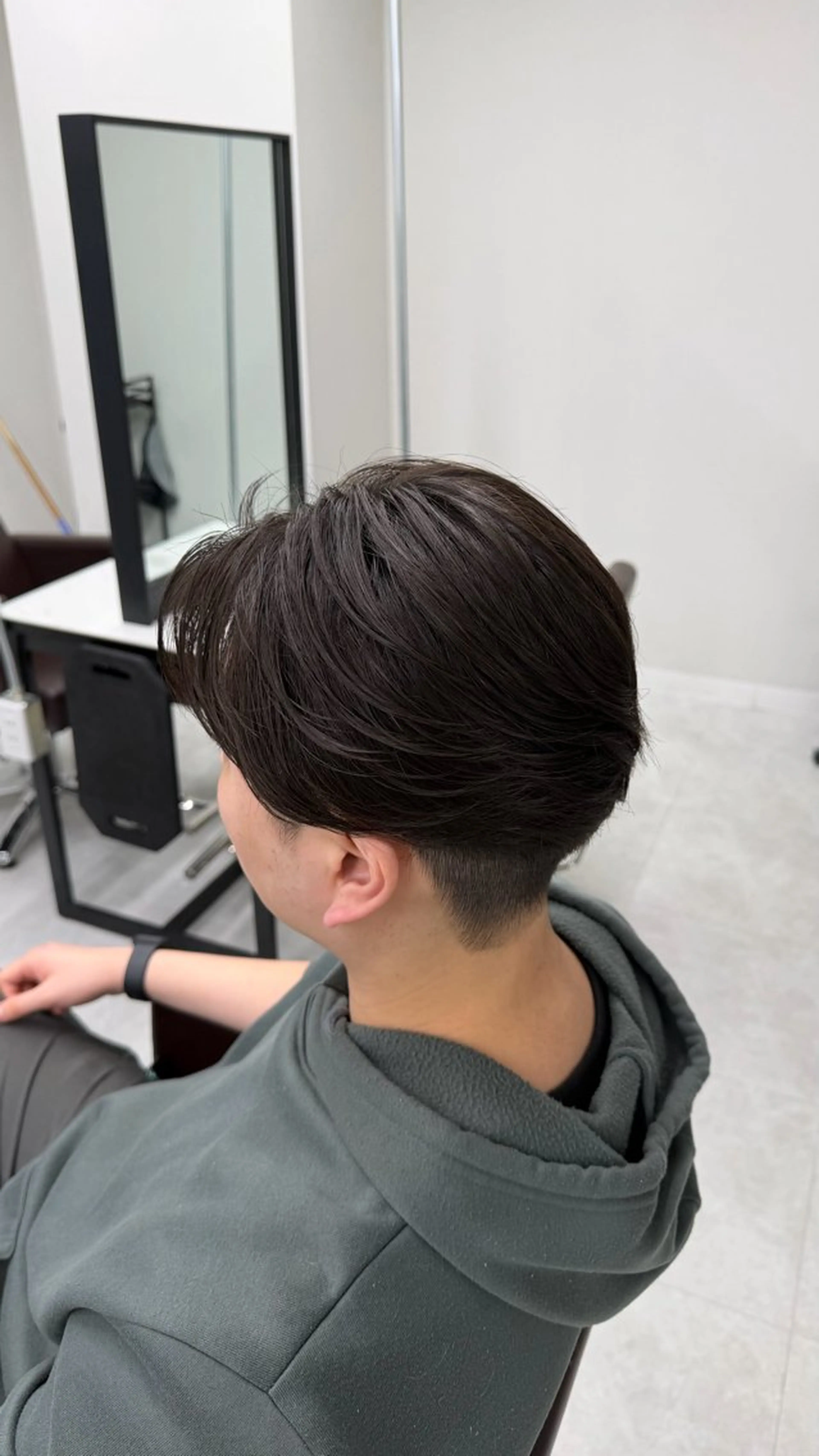 ミディアム パーマ メンズ カット パーマ ウルフ/毛流れ/ アイロン風/AOTOのヘアスタイル