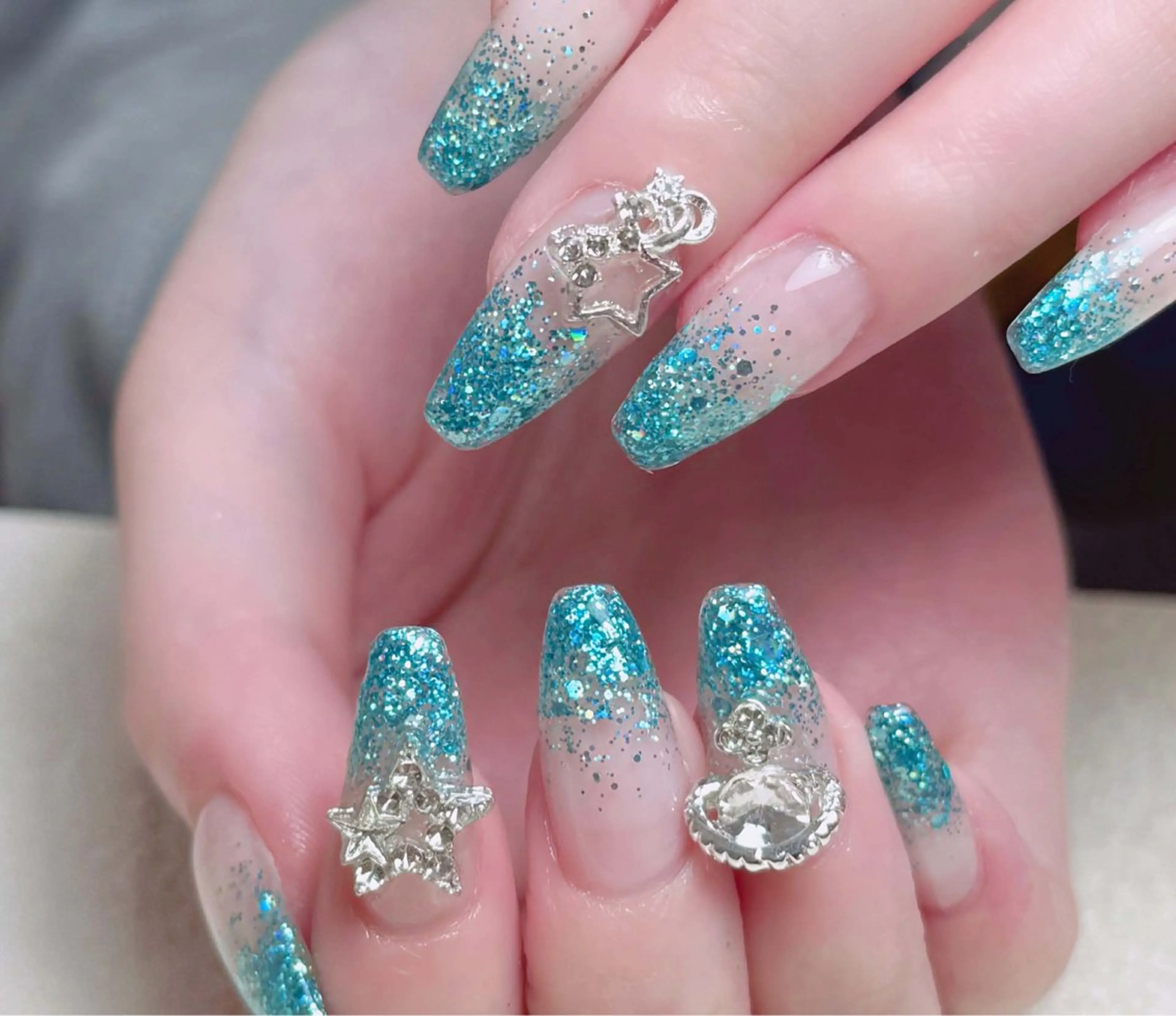 ネイル チークネイル 長さ出し フレンチネイル グラデーション キラキラネイル 中野駅から2分 MEO NAILのネイルデザイン