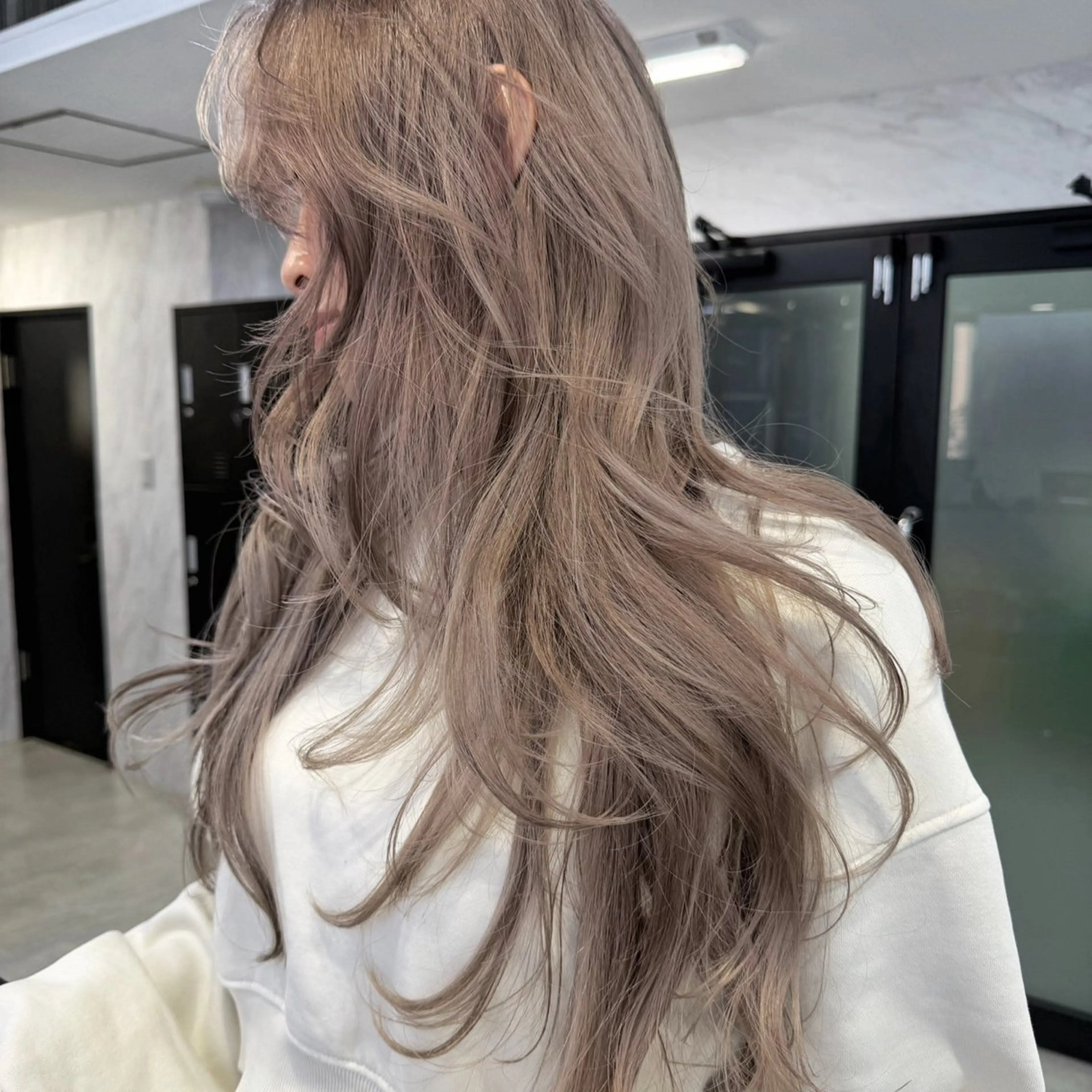 ロング カラー シールエクステ ハイトーンカラー エクステ ヘアカラー トリートメント シールエクステ特化 ハイトーン、NANAのヘアスタイル