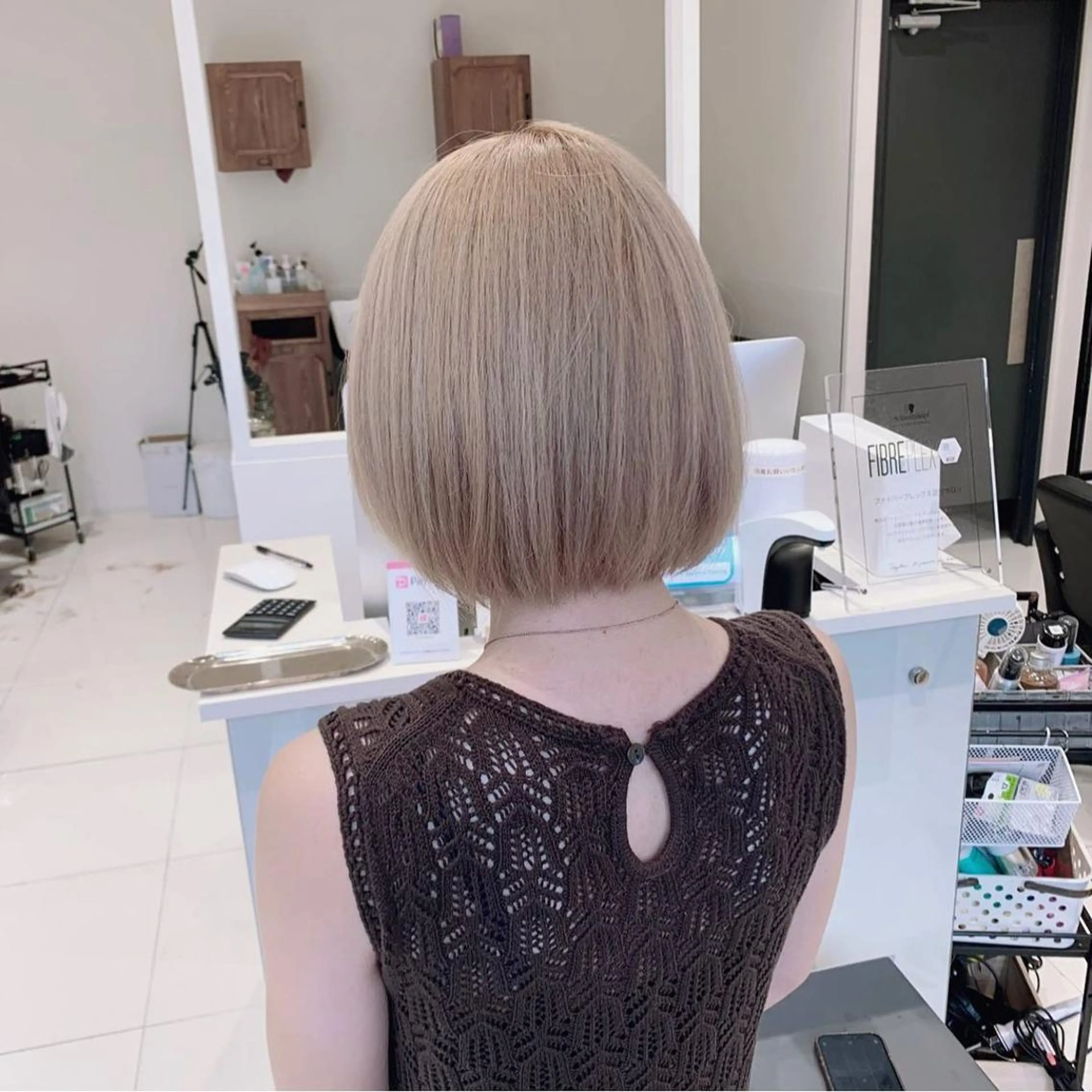 ショート カラー ブリーチ ケアブリーチ ハイライトカラー インナーカラー ハイライト カット ヘアカラー トリートメント オフホワイトアンドなんば所属・福西 洋斗のヘアスタイル