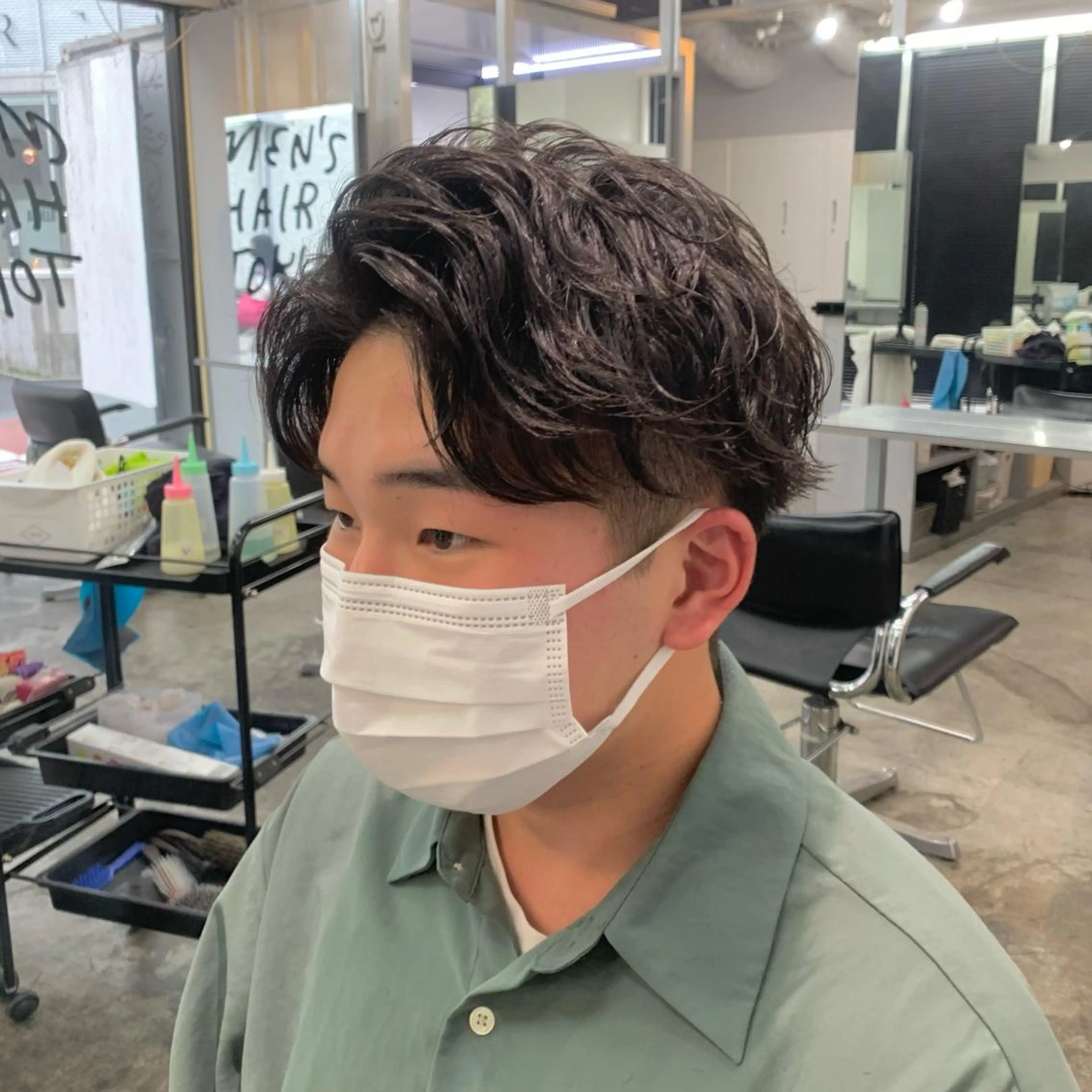 ショート パーマ メンズ センターパート カット パーマ メンズ特化美容師/ 藤戸 椋のヘアスタイル