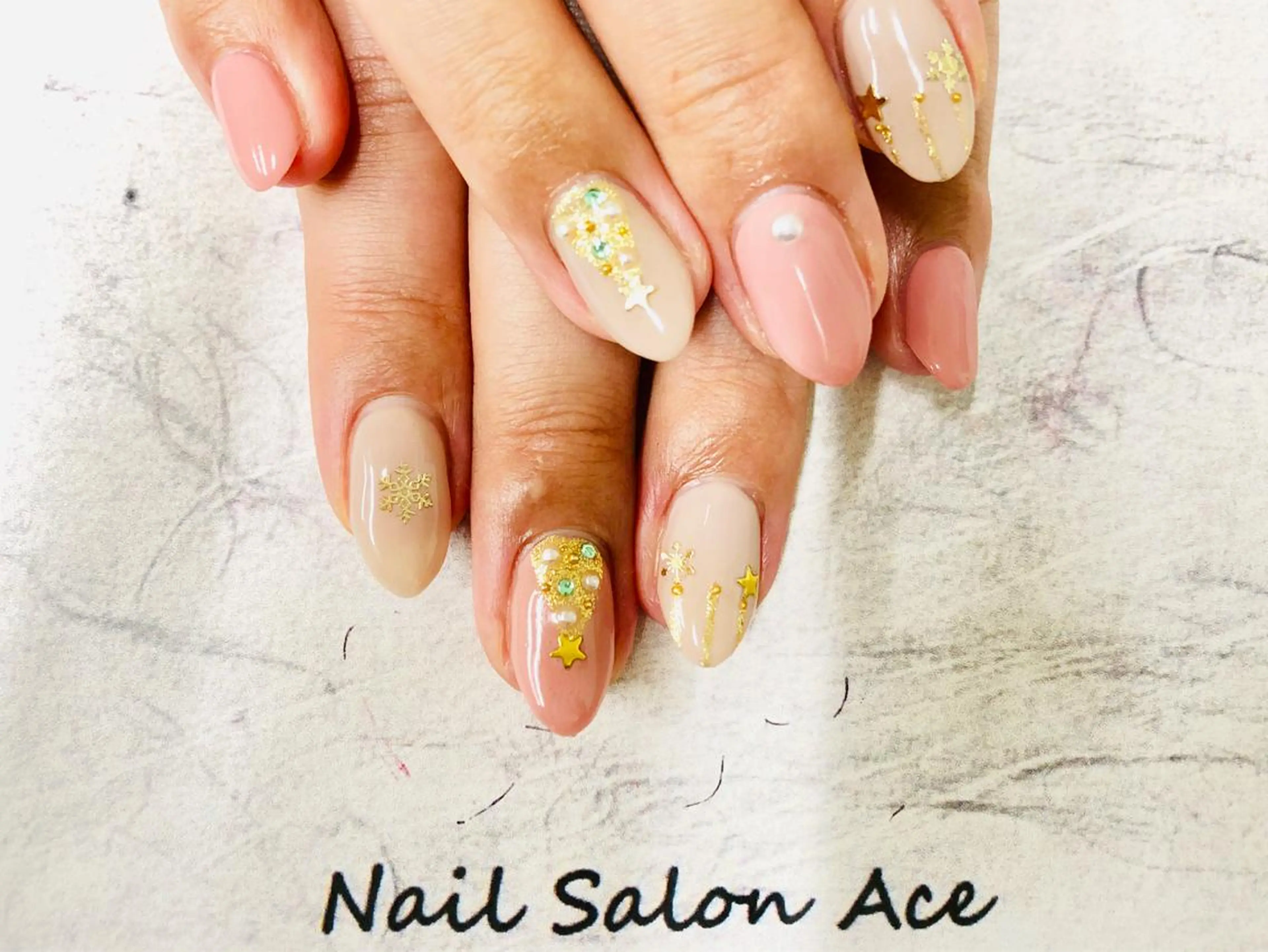 ネイル 冬ネイル クリスマス Beauty Salon Ace（ネイルサロン　エース）所属・池袋フィルイン Ace♡長さだしのネイルデザイン