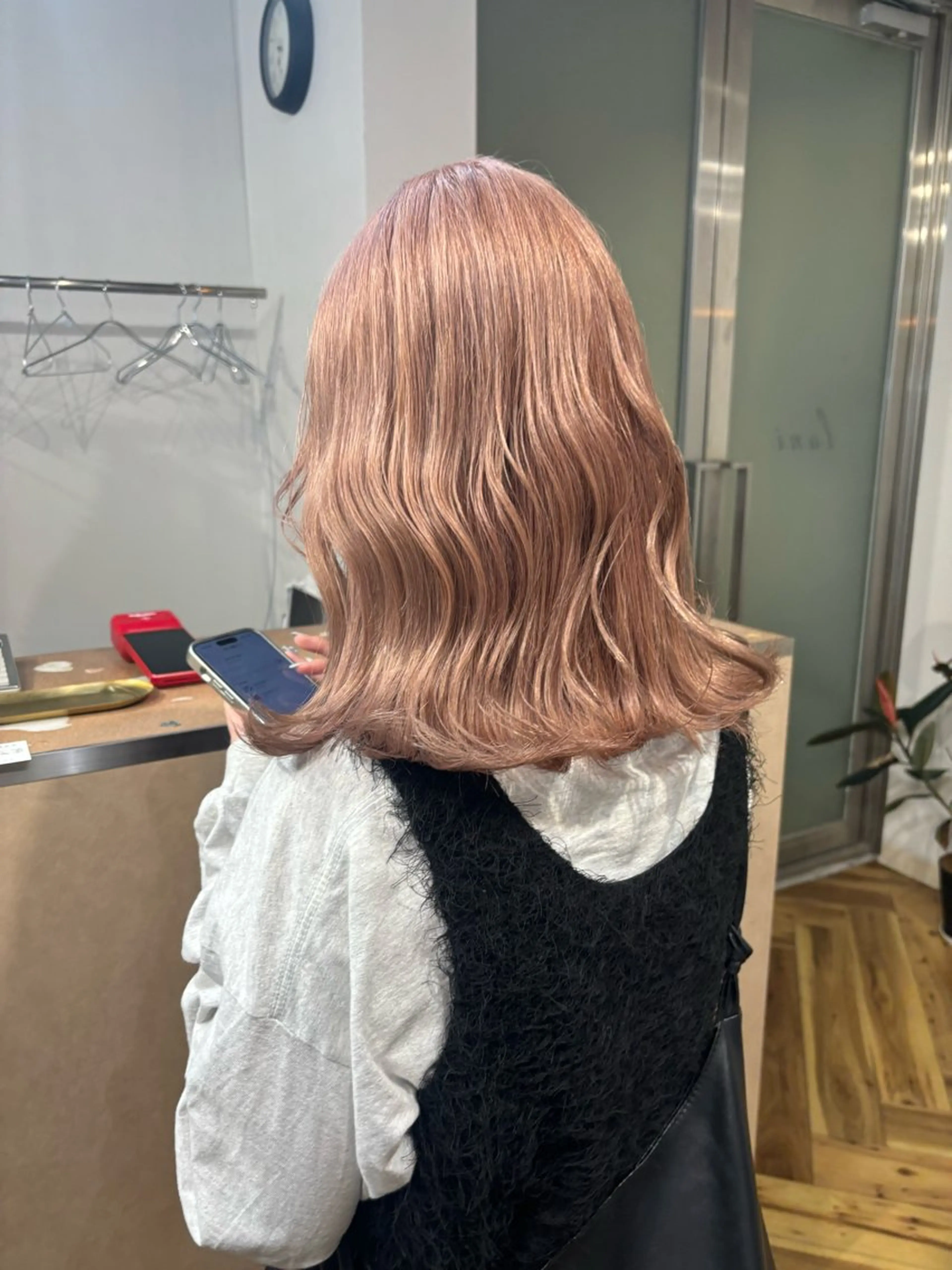 セミロング カラー ベージュカラー ピンクカラー ピンクベージュ ヘアカラー lani hair salon所属・SHOTO ハイトー ン/デザインカラーのヘアスタイル