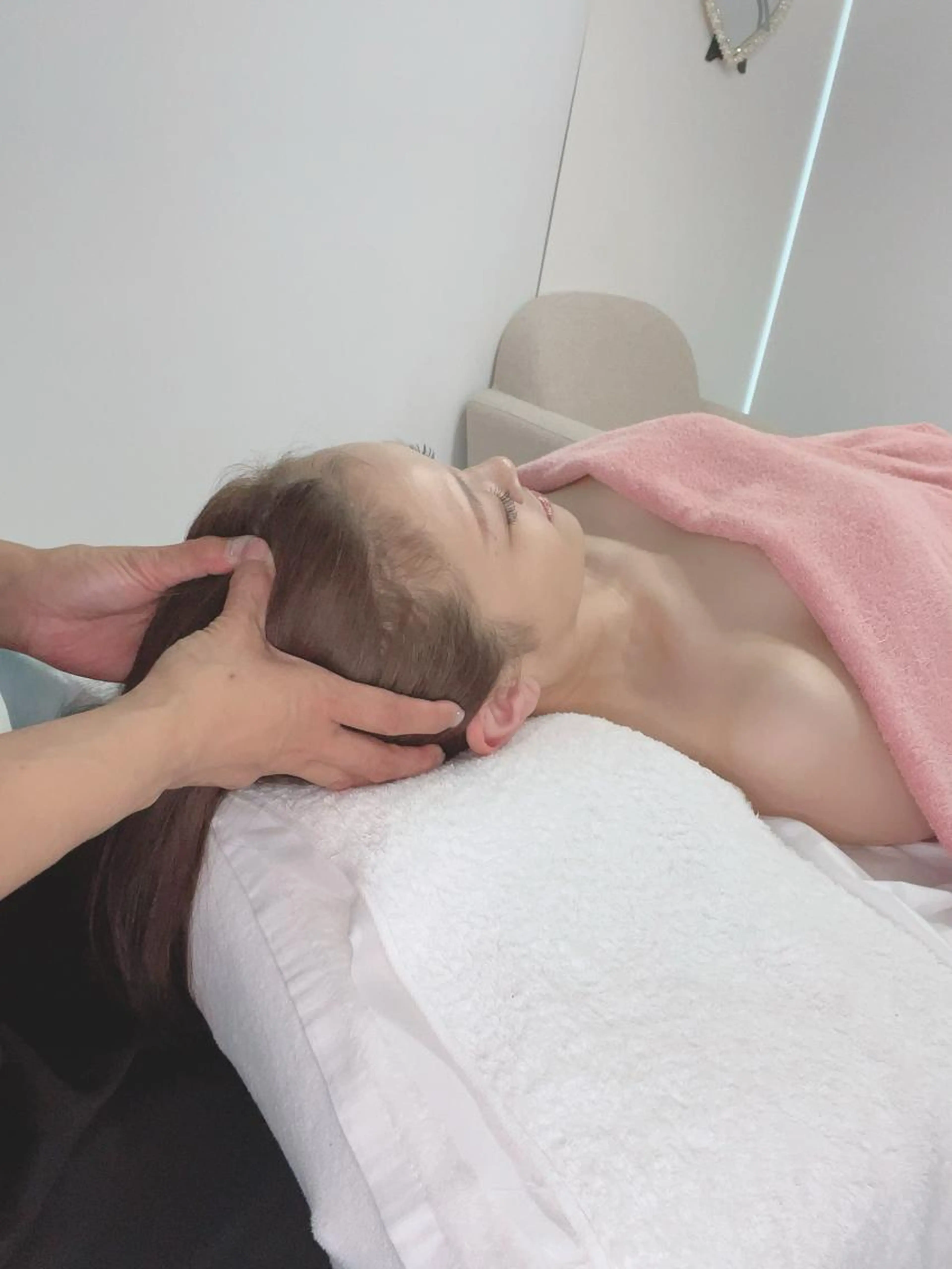 ヘッドスパ30分☆凝り固まった頭皮をほぐし、リフトアップ、肩や首の緊張をほぐすの写真