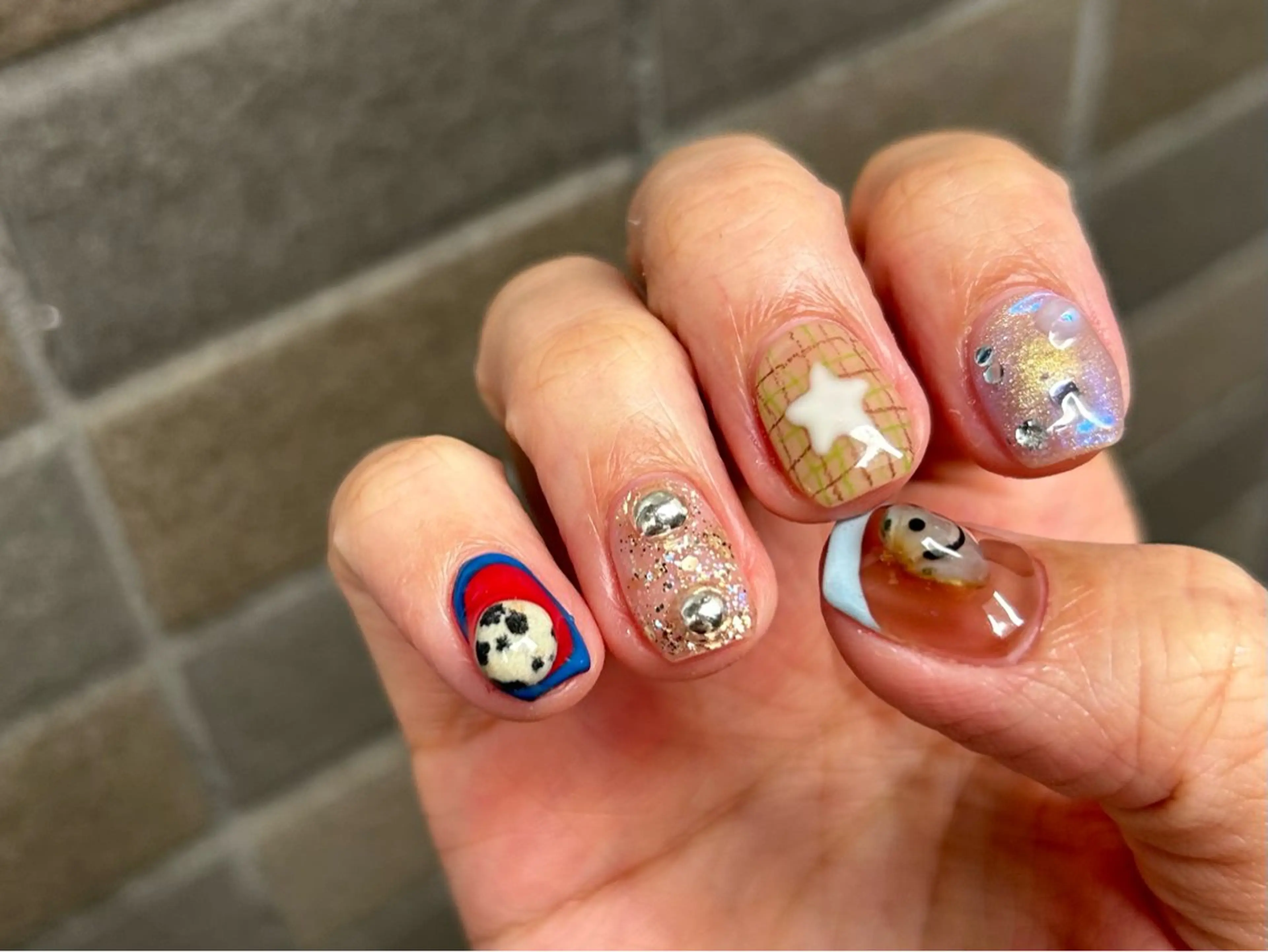 ネイル アートネイル フットネイル マグネットネイル ニュアンスネイル ハンドネイル アトリエ １０３のネイルデザイン