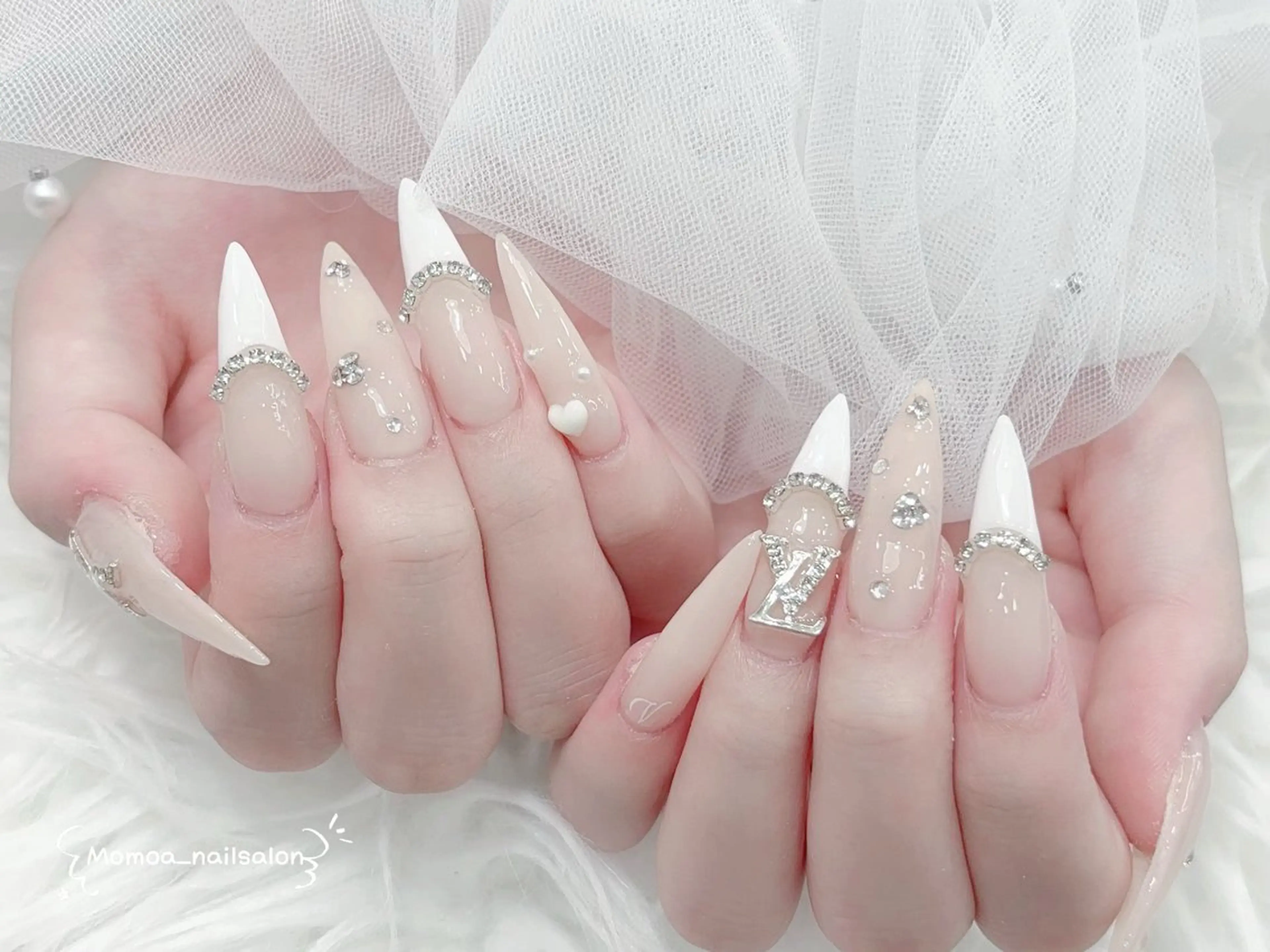 ネイル 成人式 ロングネイル マグネットネイル 大理石ネイル(マーブル) リボン ハンドネイル MoMoA Nail ネイル長さ出し専門店のネイルデザイン