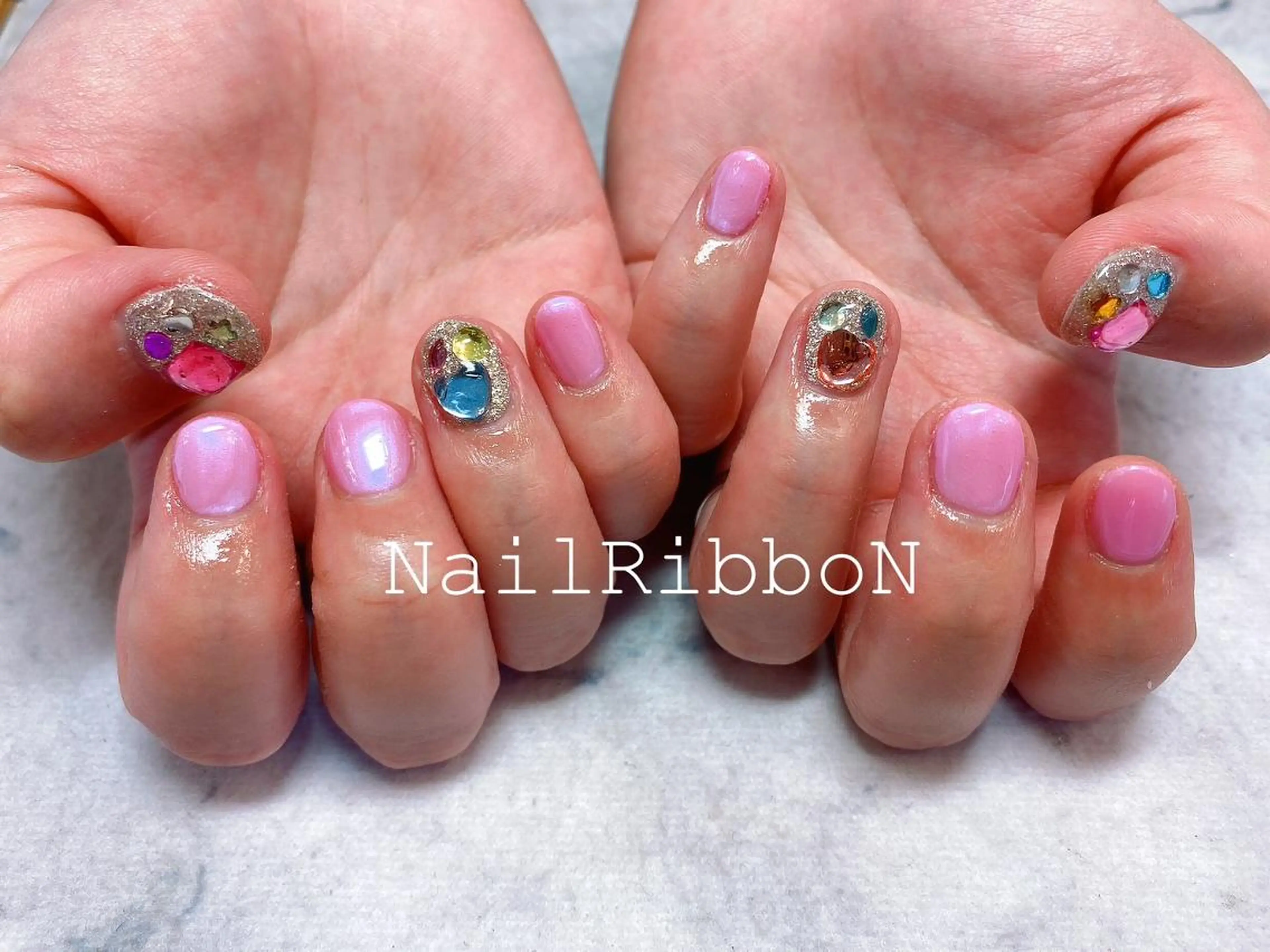 ネイル ネイルリボン 受付スタッフのネイルデザイン