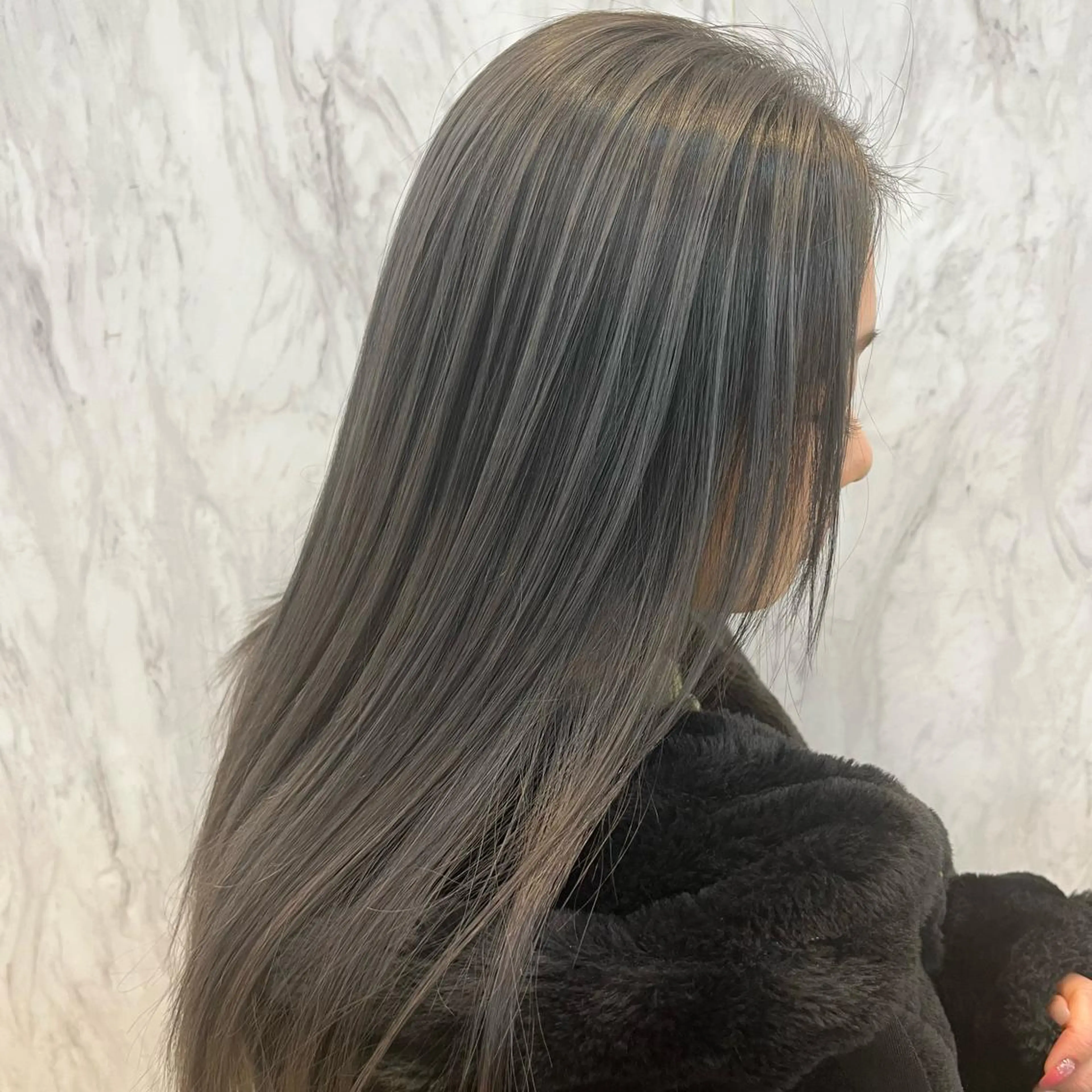 セミロング GISELAジゼラ所属・手塚 亮汰のヘアスタイル