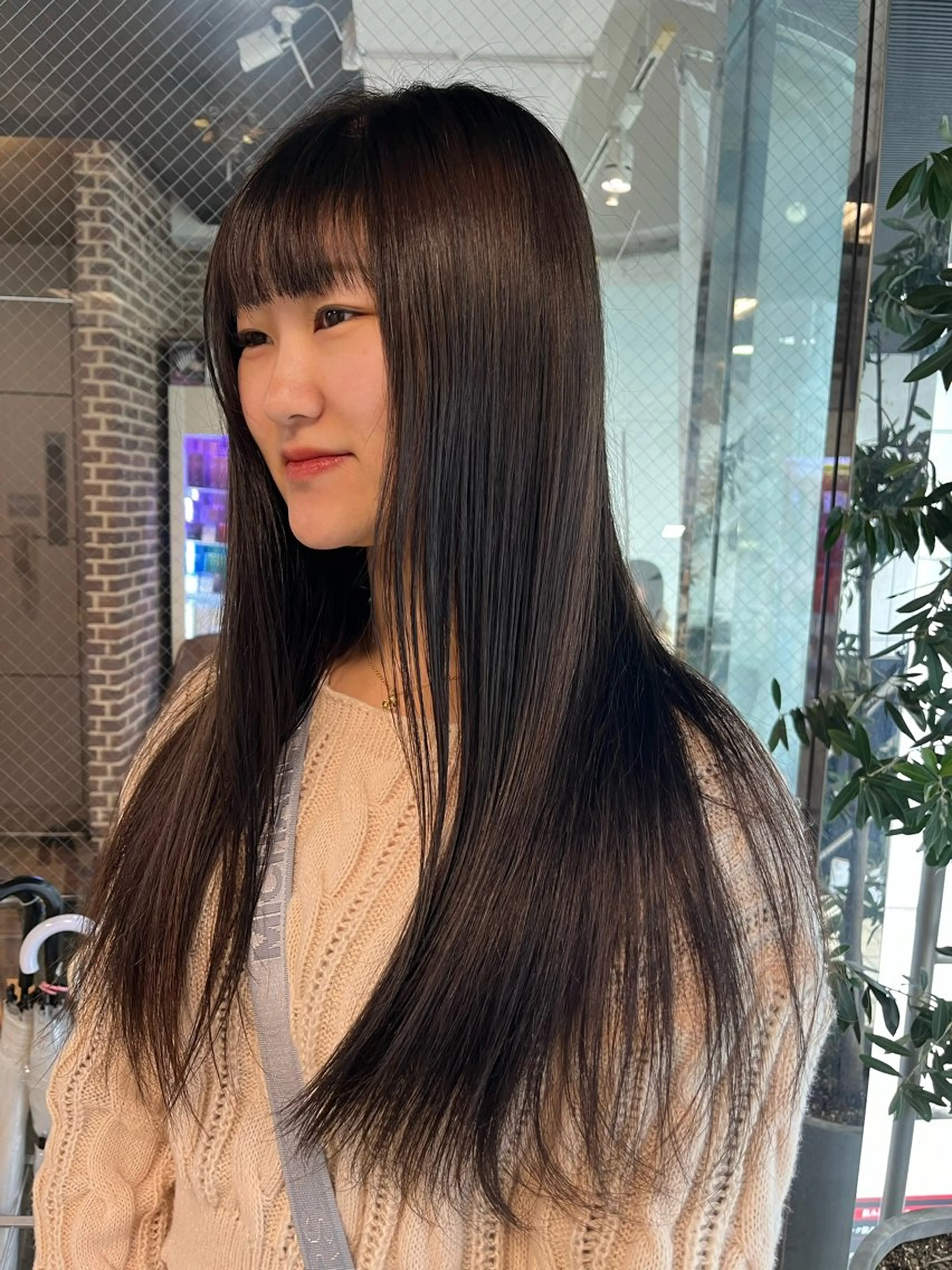 ロング カラー アッシュ アッシュグレー ブリーチ ケアブリーチ 顔周りカット カット ヘアカラー カットパーマ あさみのヘアスタイル