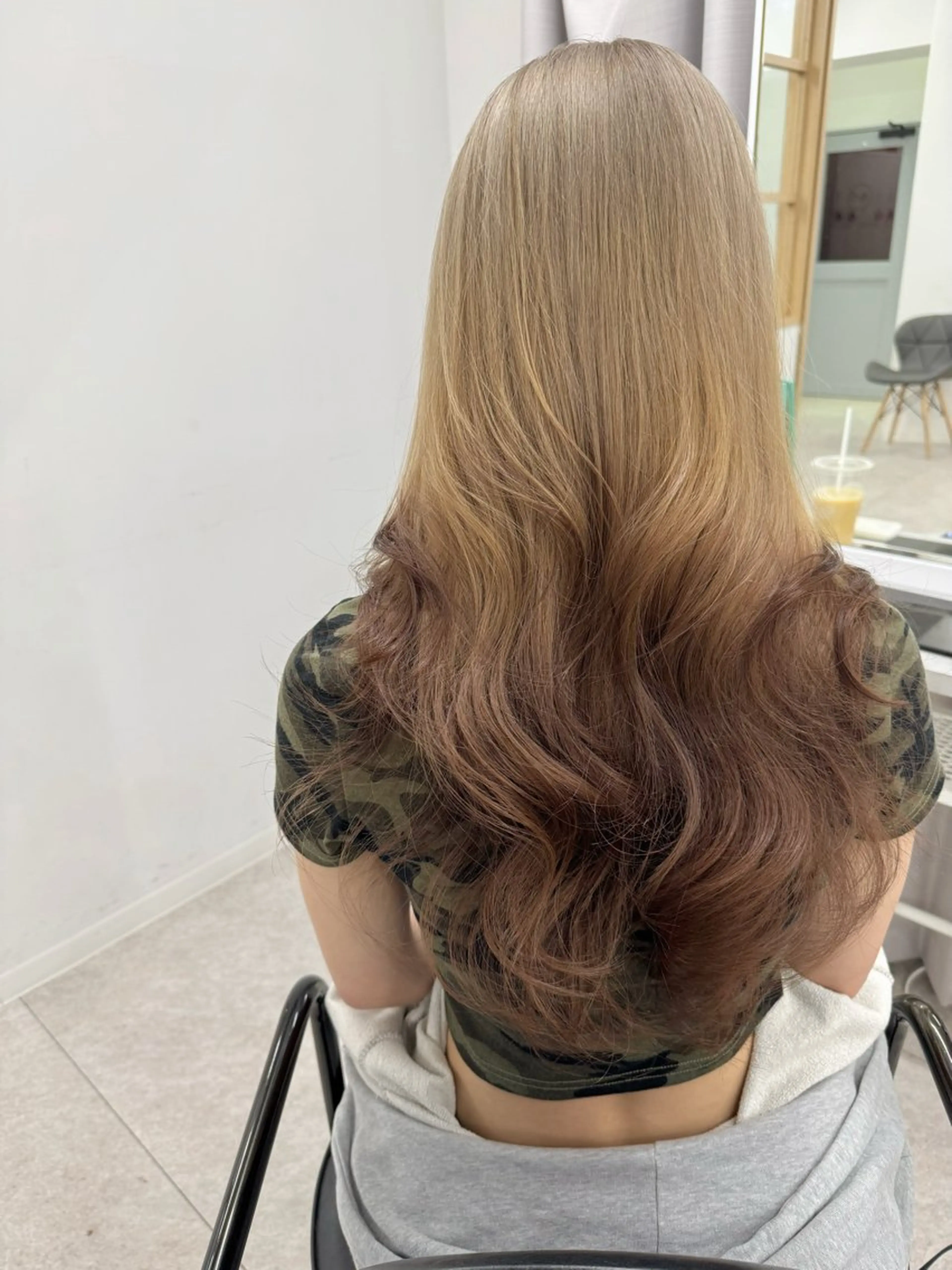 ロング カラー ブリーチ ケアブリーチ グラデーションカラー 髪質改善 トリートメント Deseo 髪質改善 店長🫧ダイトのヘアスタイル