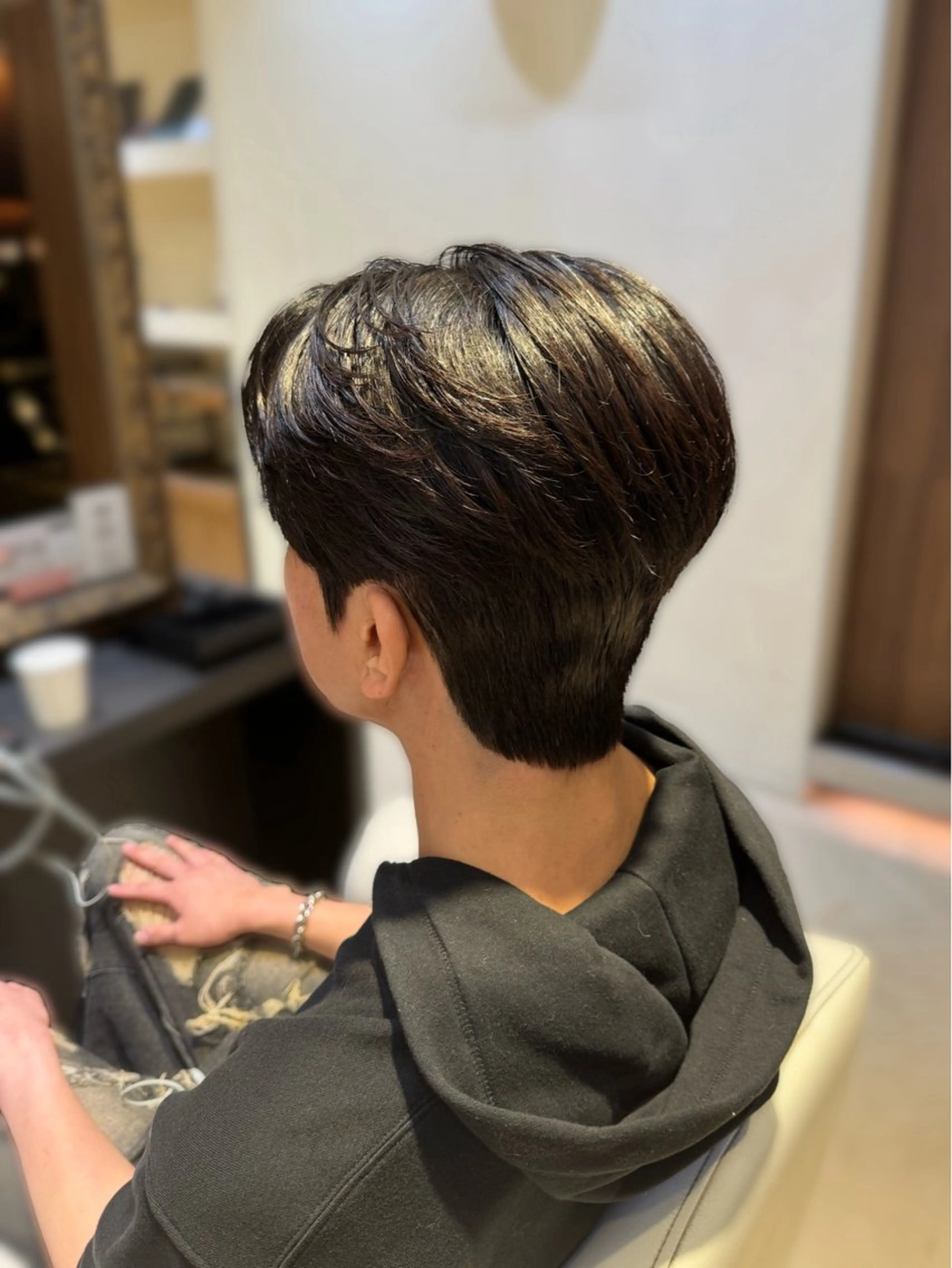 ショート パーマ メンズ センターパート コンマヘア ダウンパーマ カルマパーマ メンズ韓国風 YUKI🇰🇷 カルマ／ダウンパーマのヘアスタイル