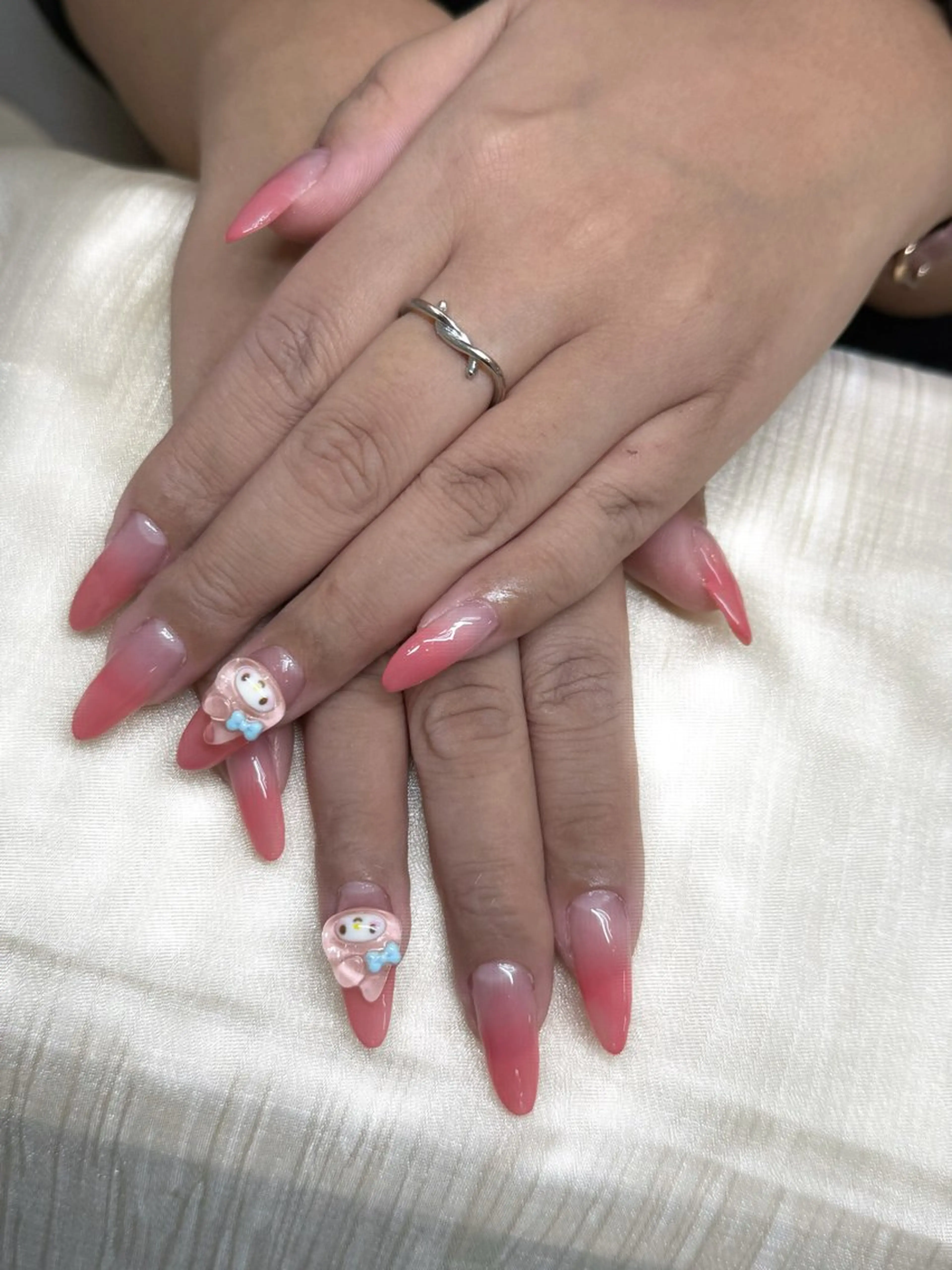 ネイル ハンドネイル R nailsalon所属・Rネルサイン よ よのネイルデザイン