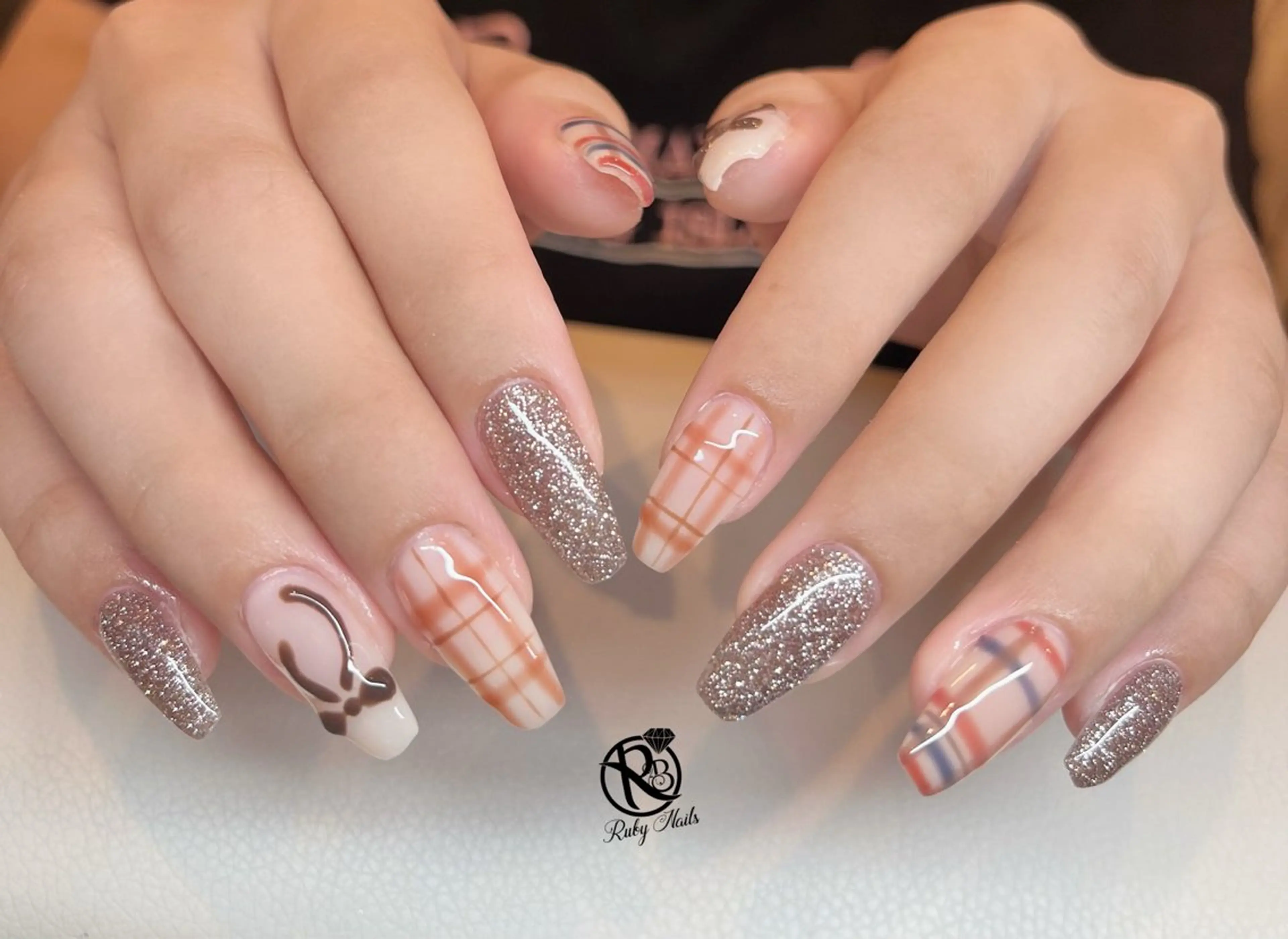 ネイル チークネイル フットネイル フレンチネイル グラデーション キラキラネイル Yukichan 日暮里店のネイルデザイン