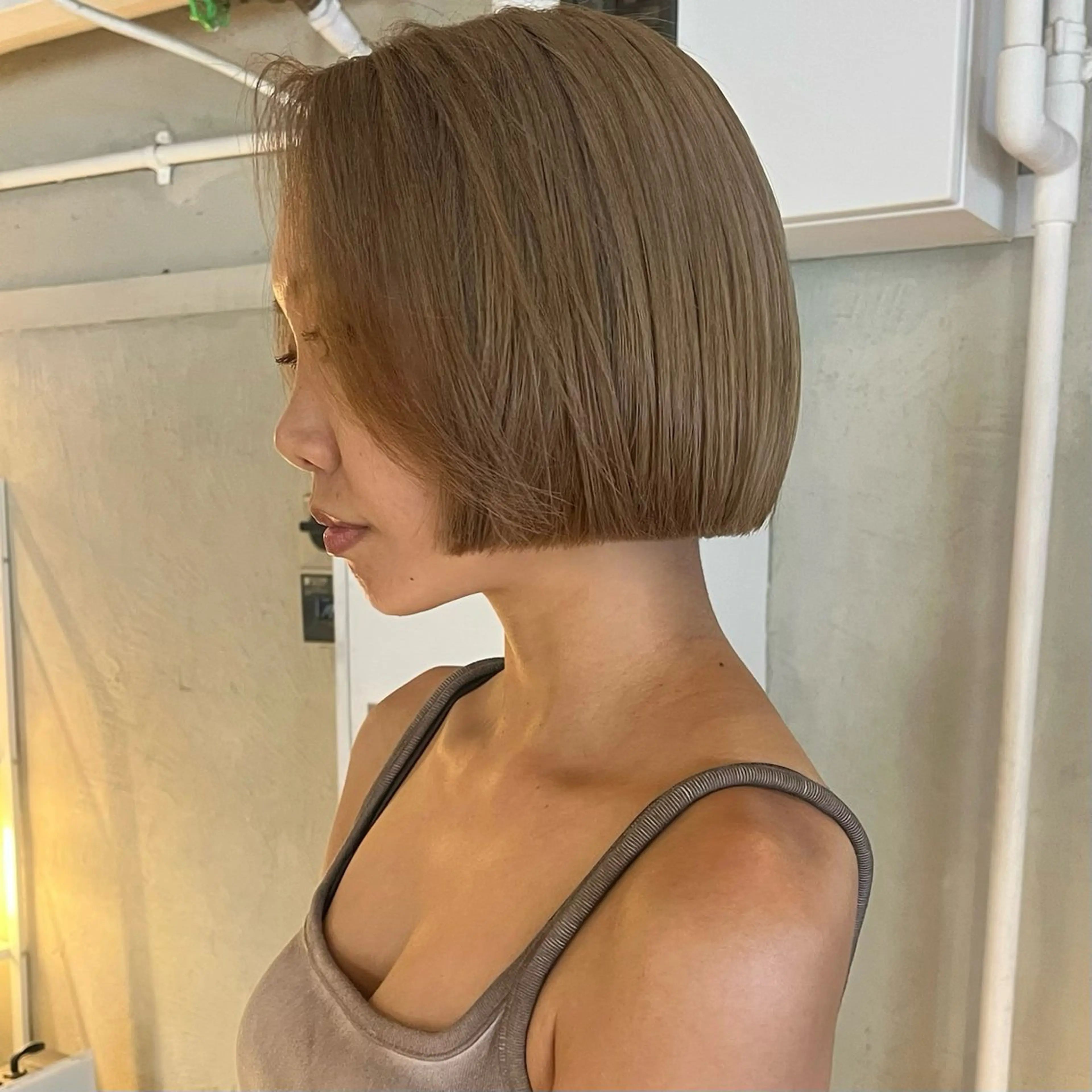 ショート カラー ベージュカラー ブリーチ ヘアカラー トリートメント ヘアセット ボブハイトーン🦖 デザインMAMIのヘアスタイル