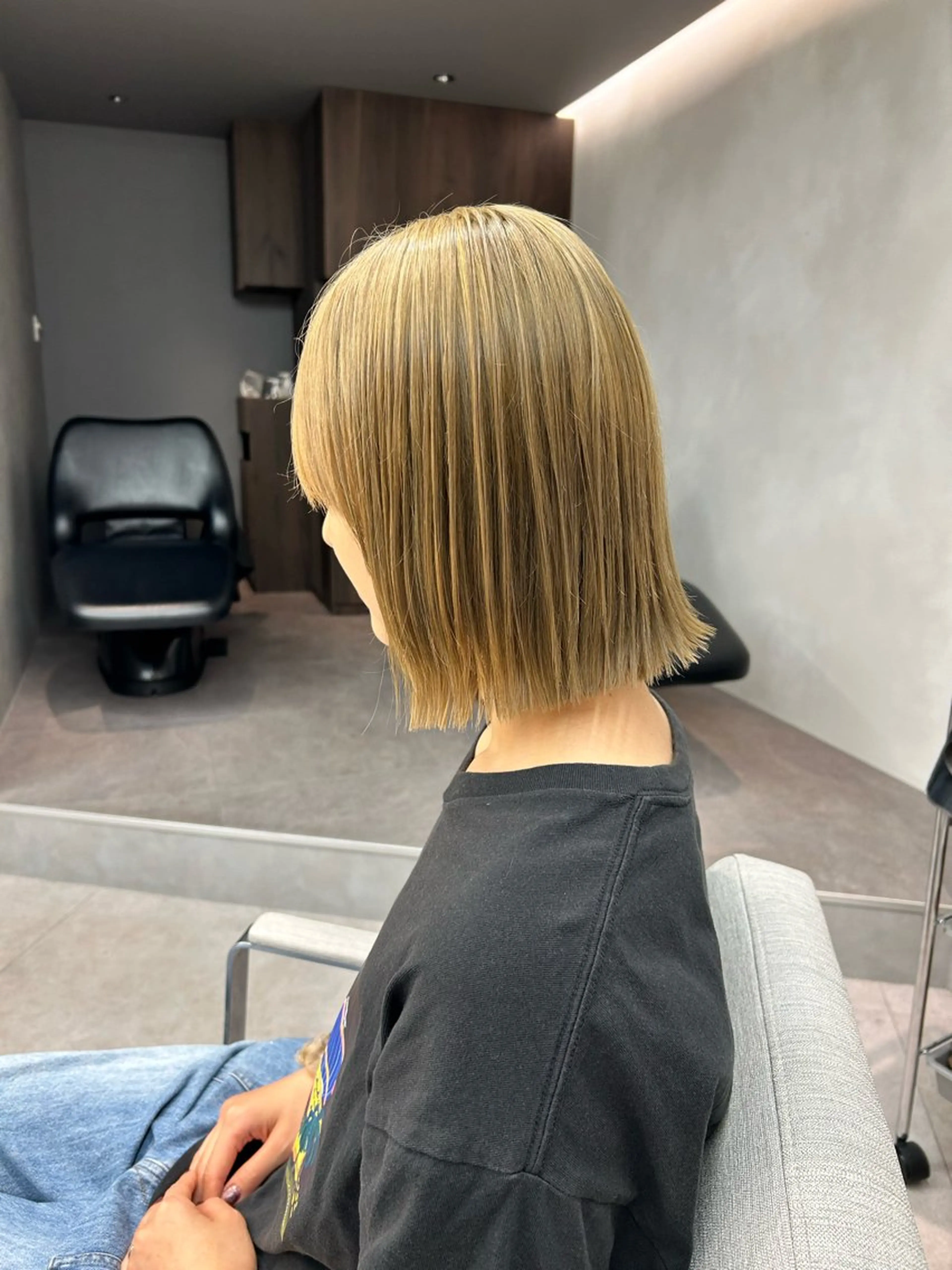 ミディアム ルネ所属・切りっぱなしボブ グレージュ/福田梢のヘアスタイル