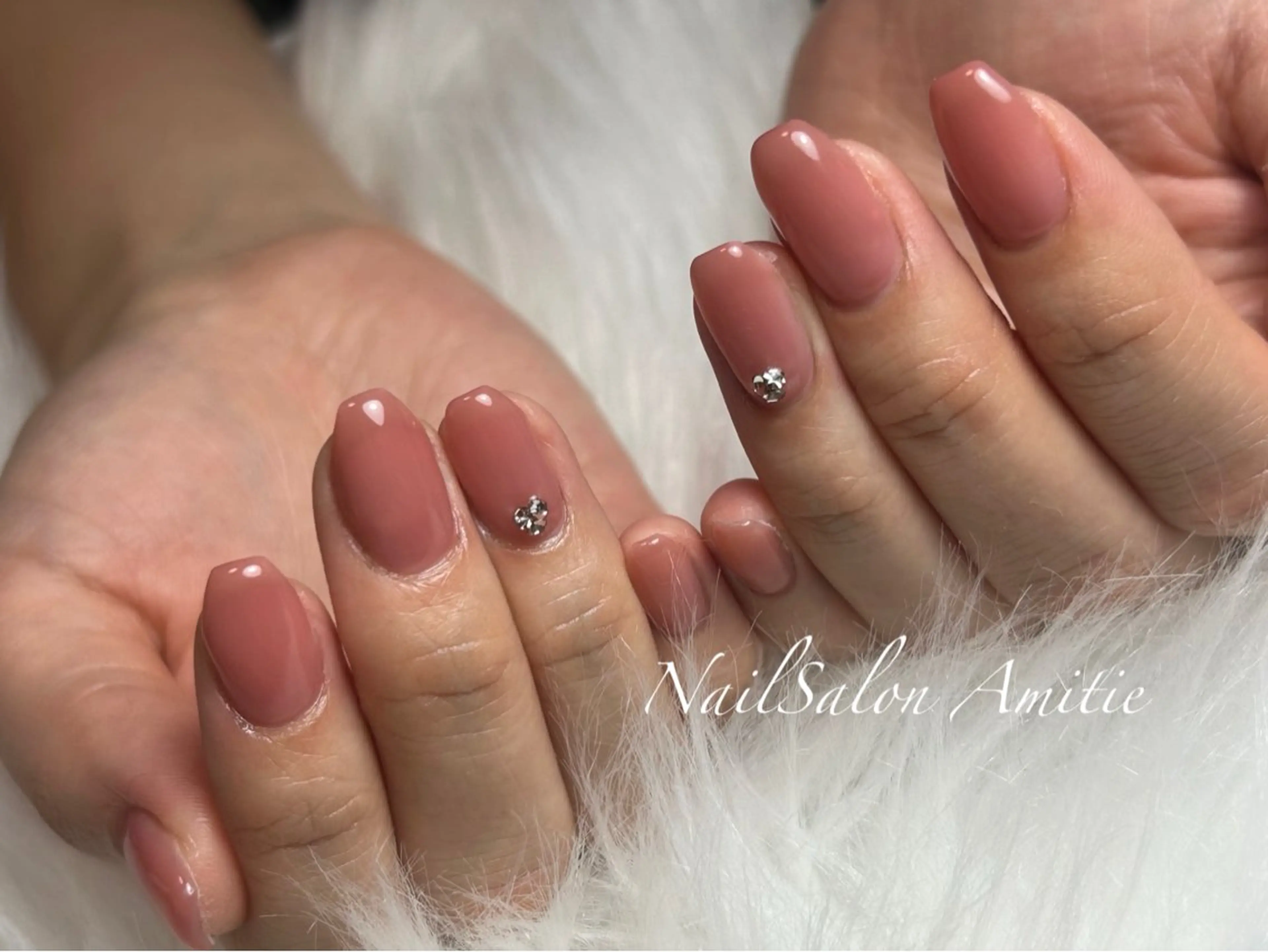 ネイル ワンカラーネイル ストーンネイル NailSalon Amitieのネイルデザイン