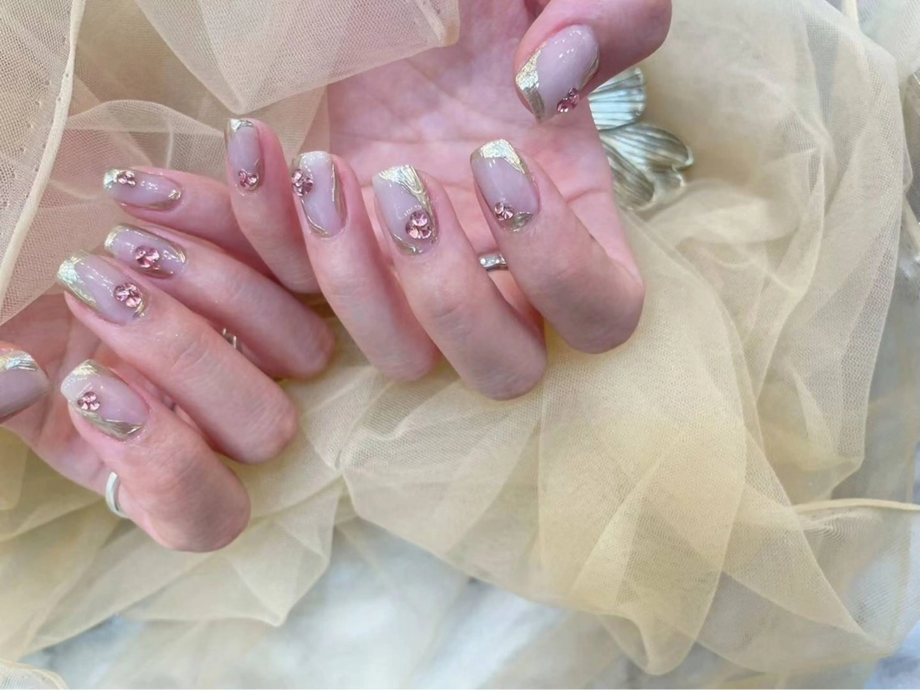 ネイル アートネイル フラワーネイル フットネイル ジェルネイル ゴールド Babarla　Nail　Salon所属・babarla Nailのネイルデザイン