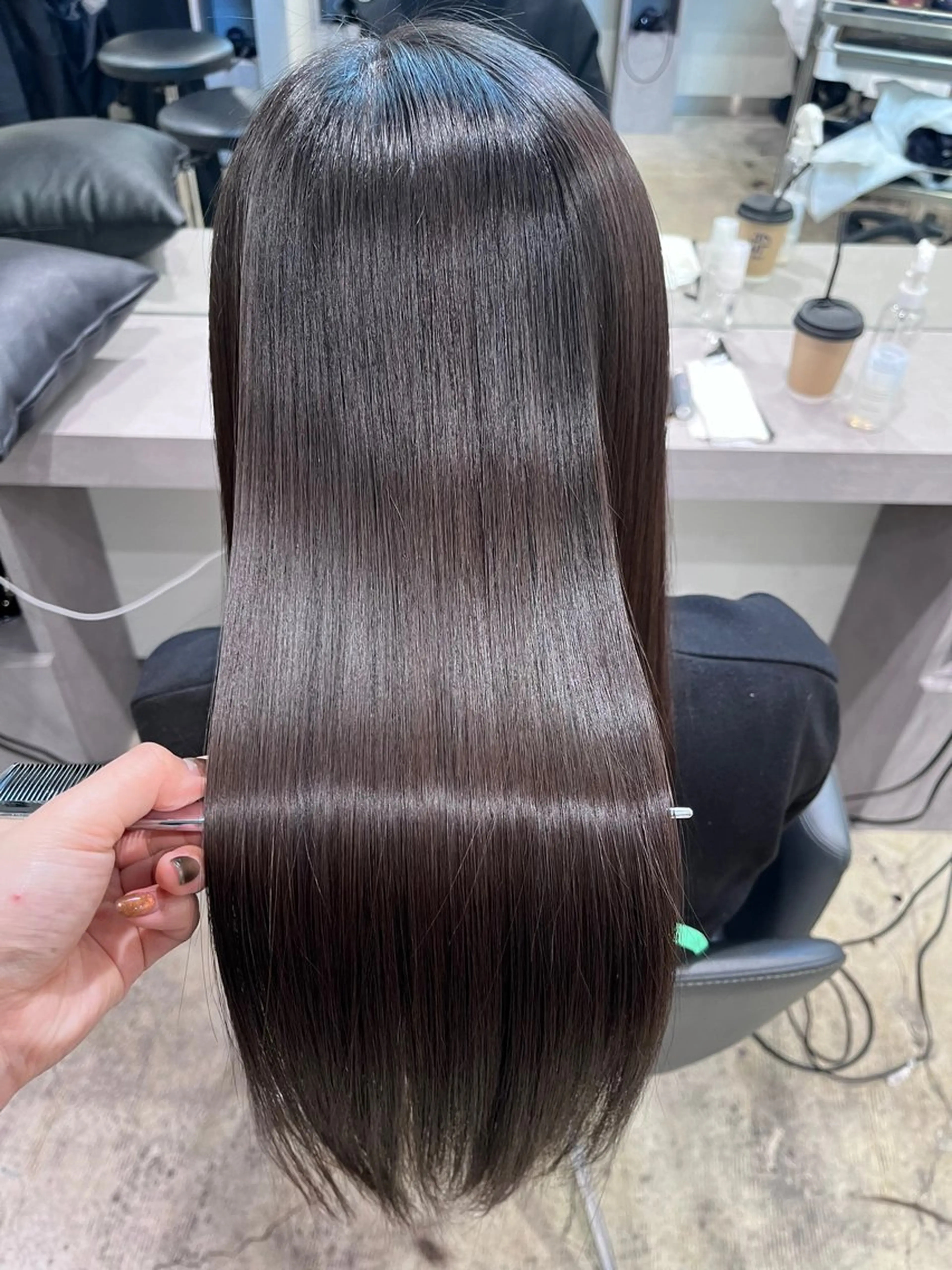乾かすだけでサラサラストレートになれる【美髪×縮毛矯正】の写真