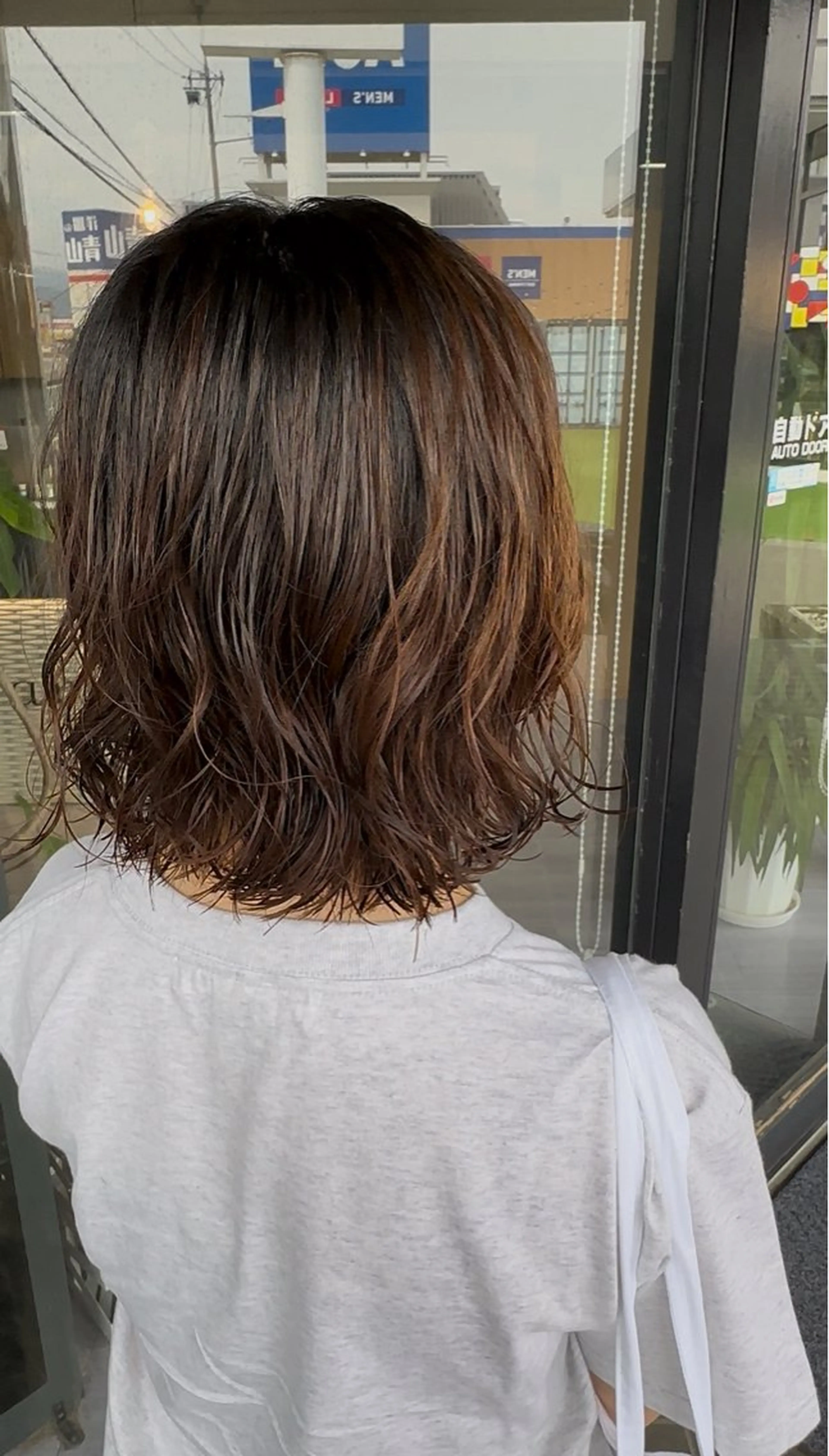 ミディアム パーマ ミディアムパーマ ボブ くびれヘア 外ハネヘア arika オケシ　リョウダイのヘアスタイル