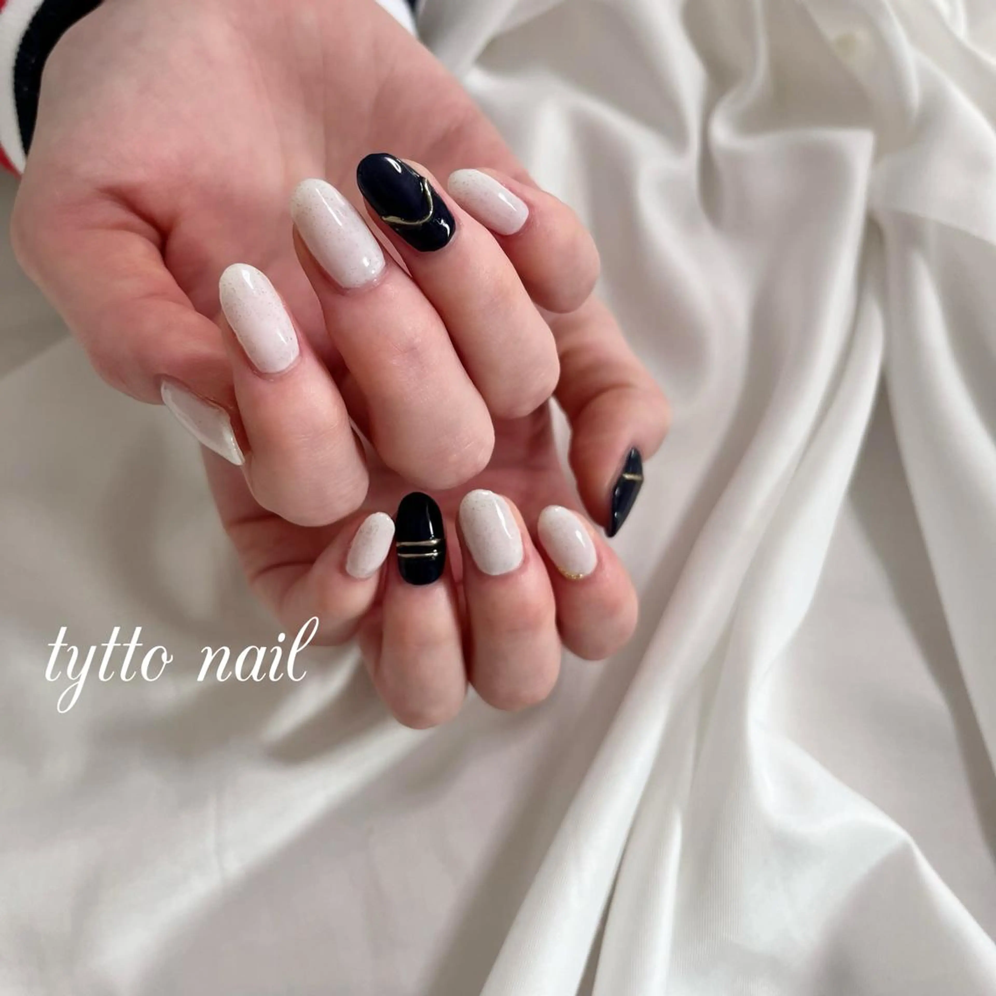 ネイル ミラーネイル ネイビー オフィスネイル ホワイト ハンドネイル tytto nail ❤︎‪‪eri‪‪のネイルデザイン
