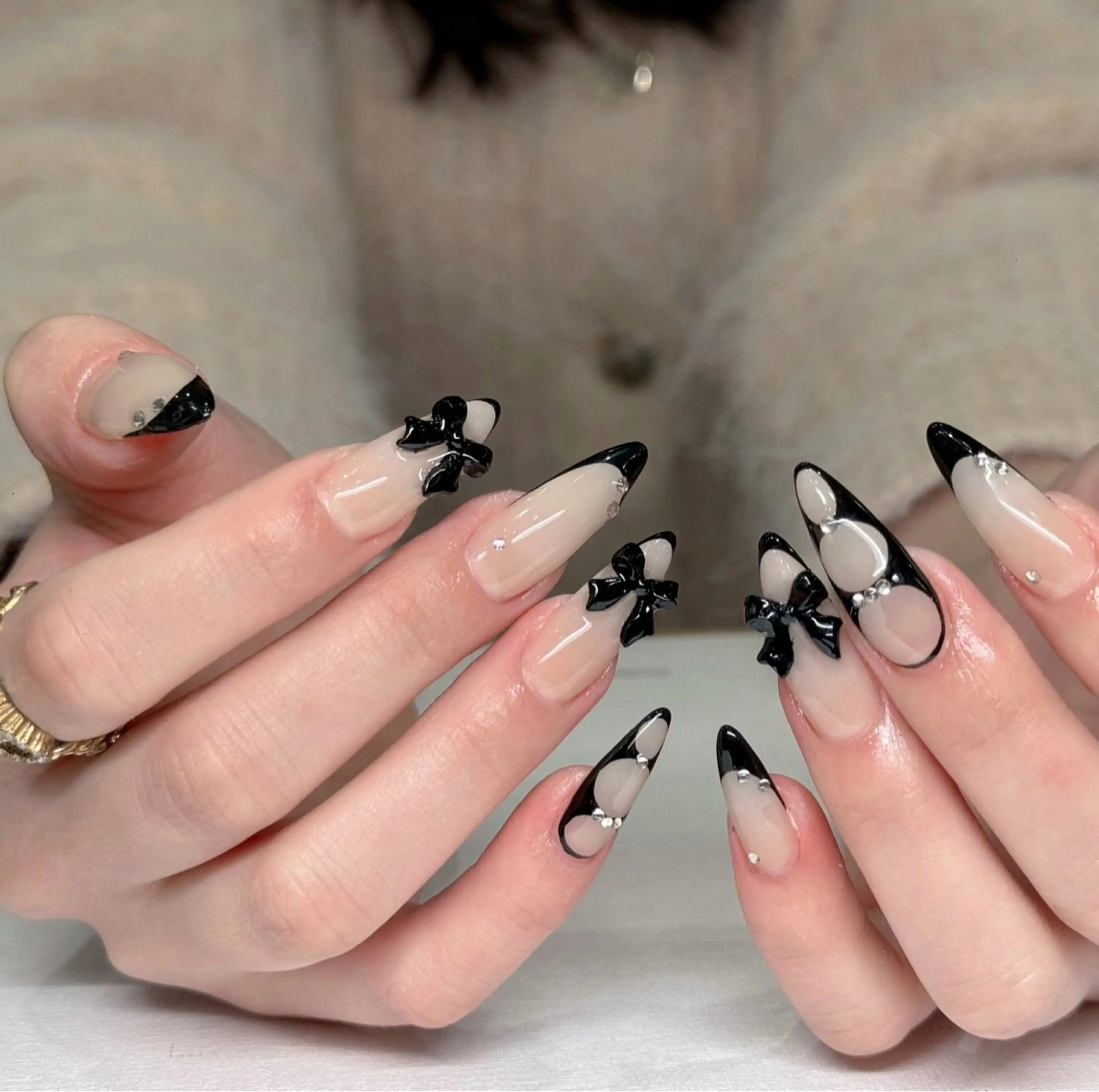 ネイル オーロラネイル ブルー チークネイル フットネイル フレンチネイル ハンドネイル Ema エマのネイルデザイン