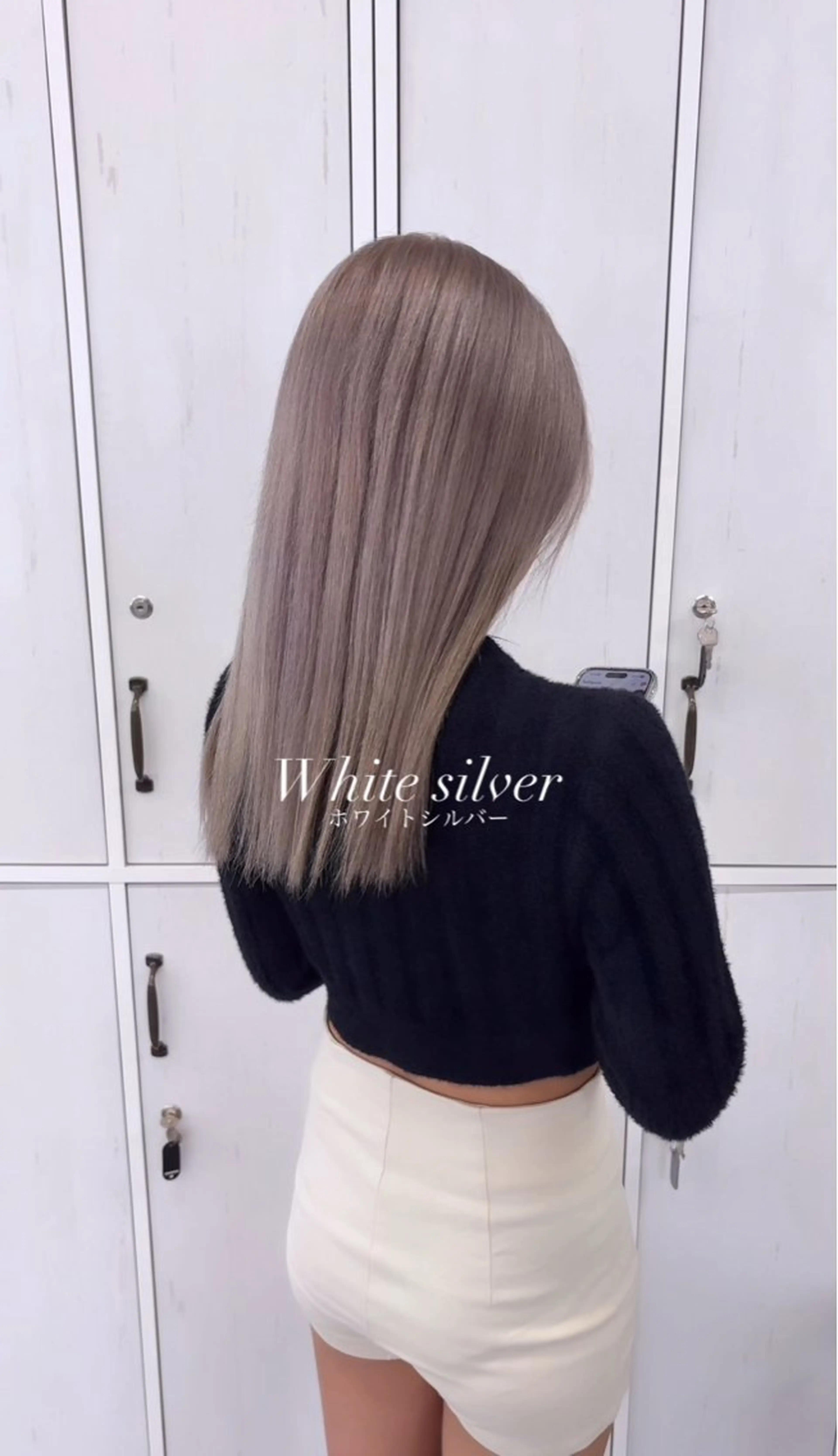 ミディアム カラー シルバー ホワイトシルバー TORA【Li's /東大阪布施美容室】のヘアスタイル