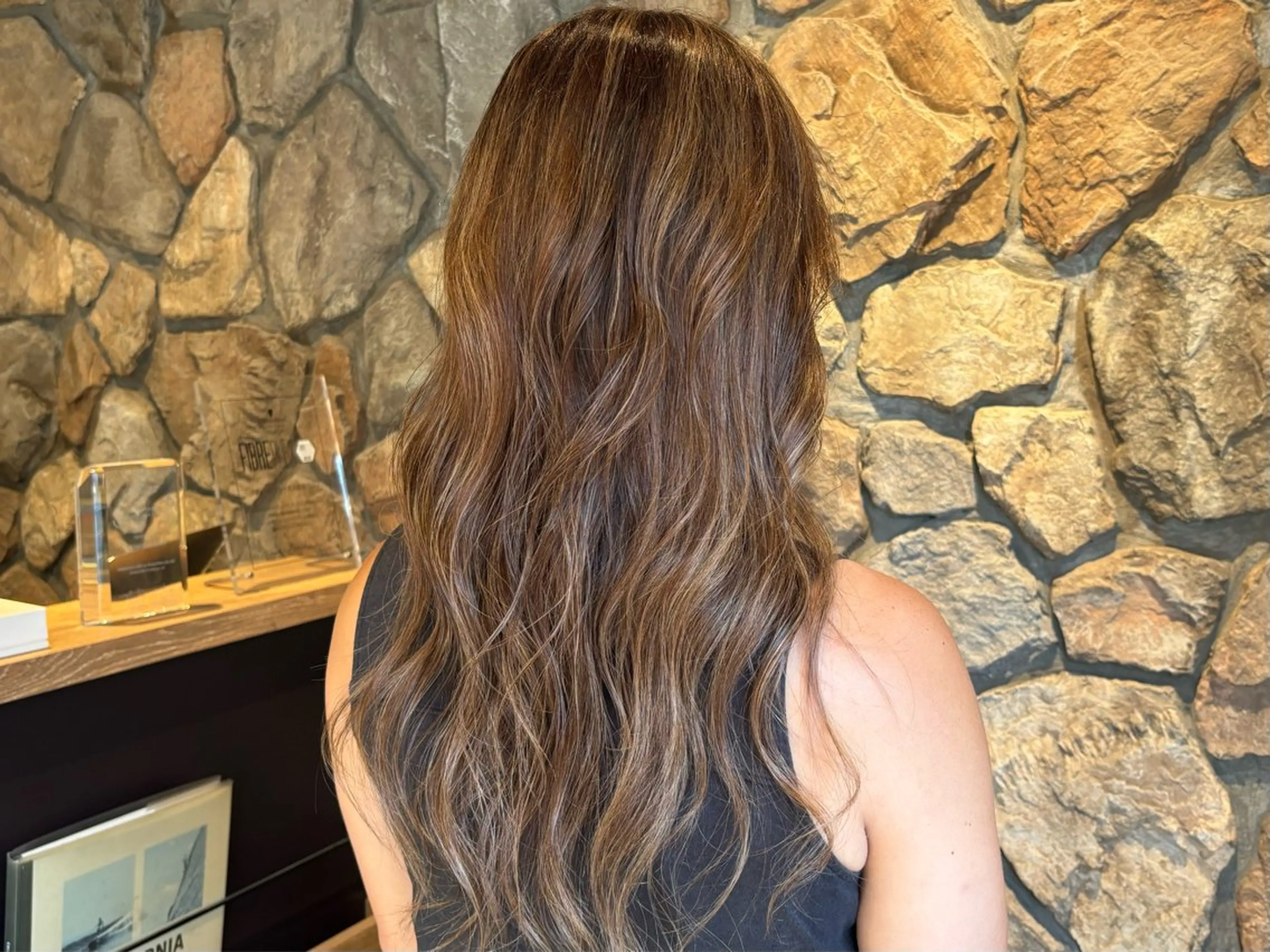 ロング ハイライト 小玉 唯依のヘアスタイル