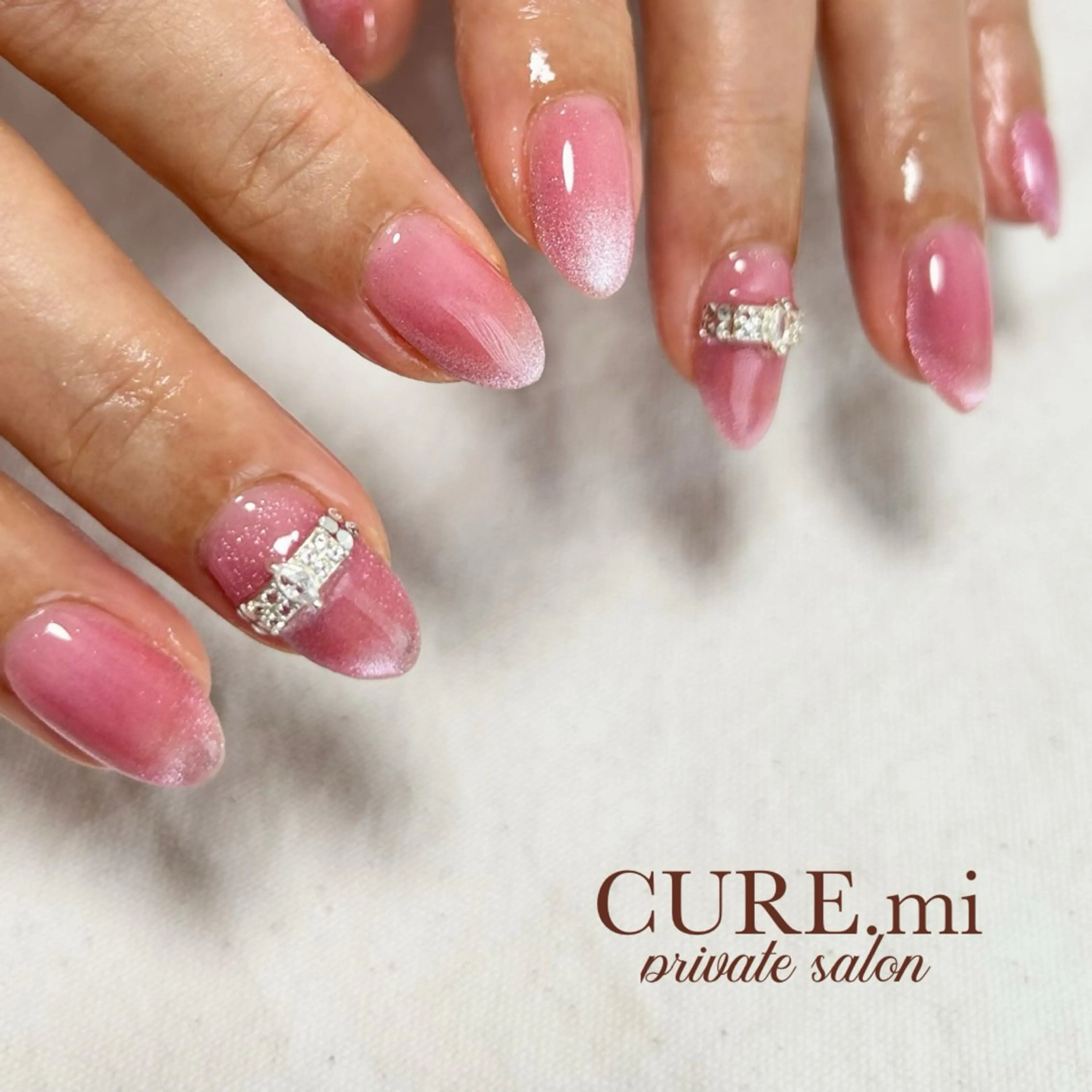 ネイル キラキラネイル マグネットネイル ピンク 春ネイル ハンドネイル ハンドケア 伊藤 美香のその他イメージ