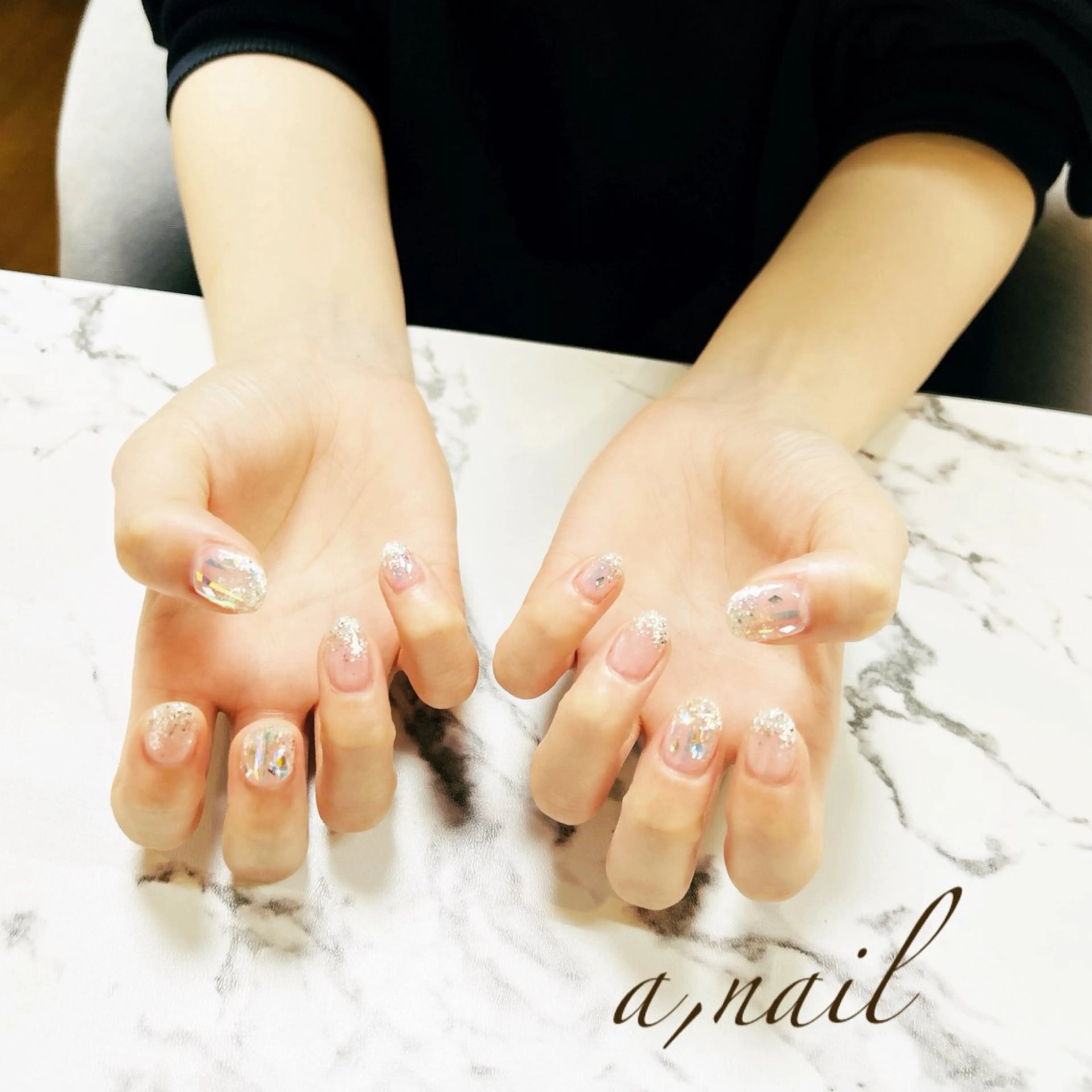 ネイル オーロラネイル グラデーション キラキラネイル ラメ(グリッター) ラメグラデーション ハンドネイル ネイルサロン エーネイルのネイルデザイン