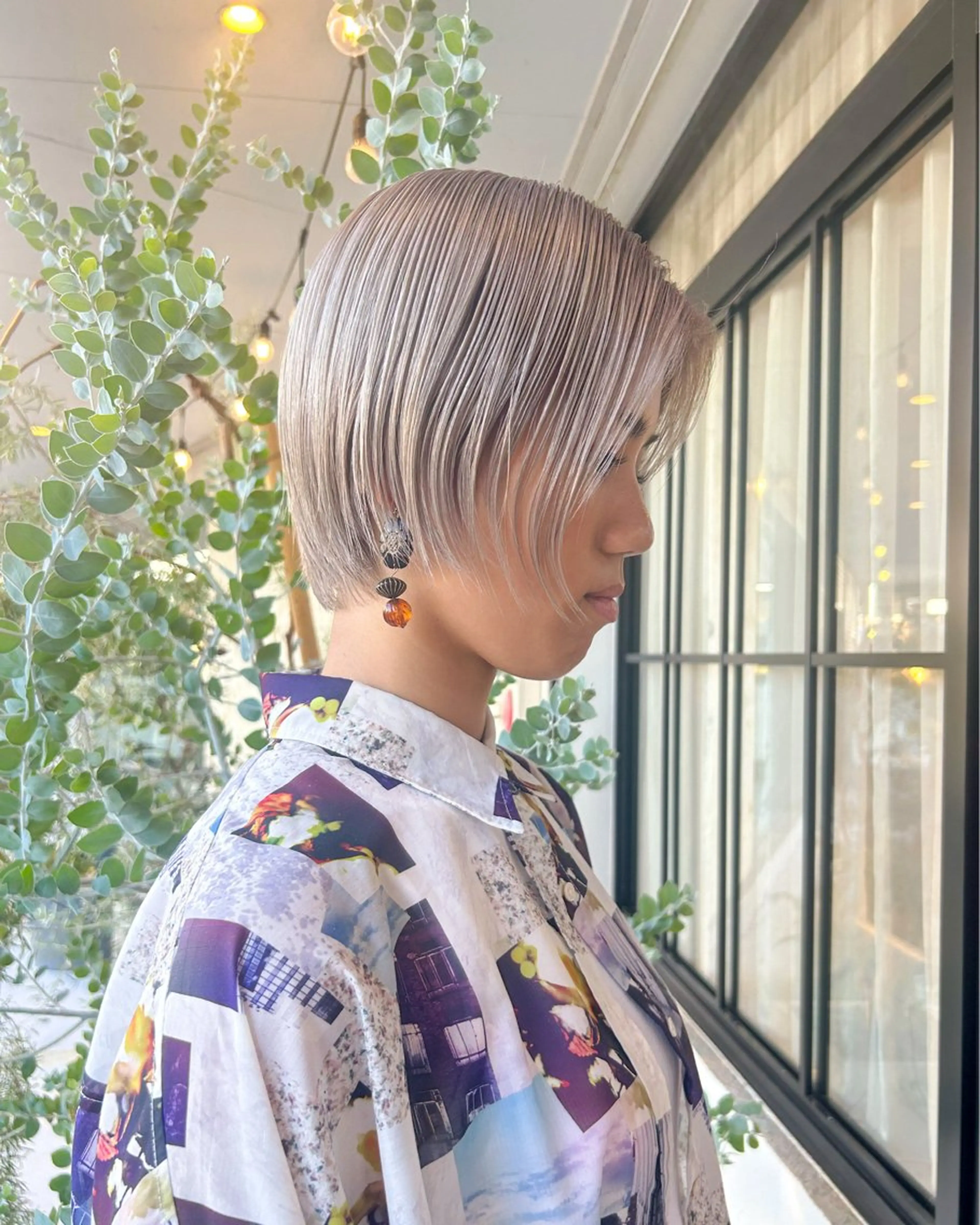 カラー シルバー 有岡 陽菜のヘアスタイル
