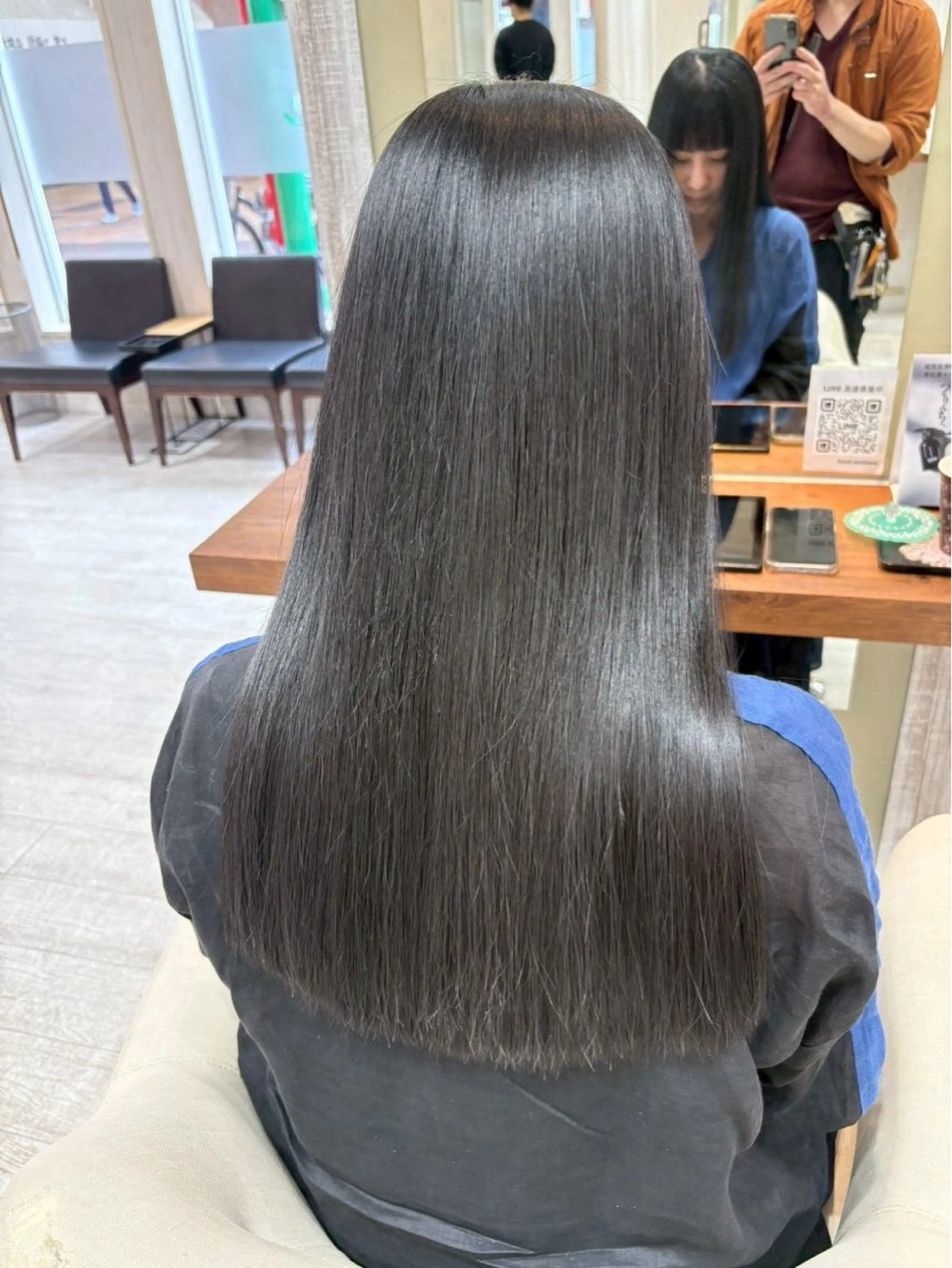 ロング 岩岡 つなみのヘアスタイル