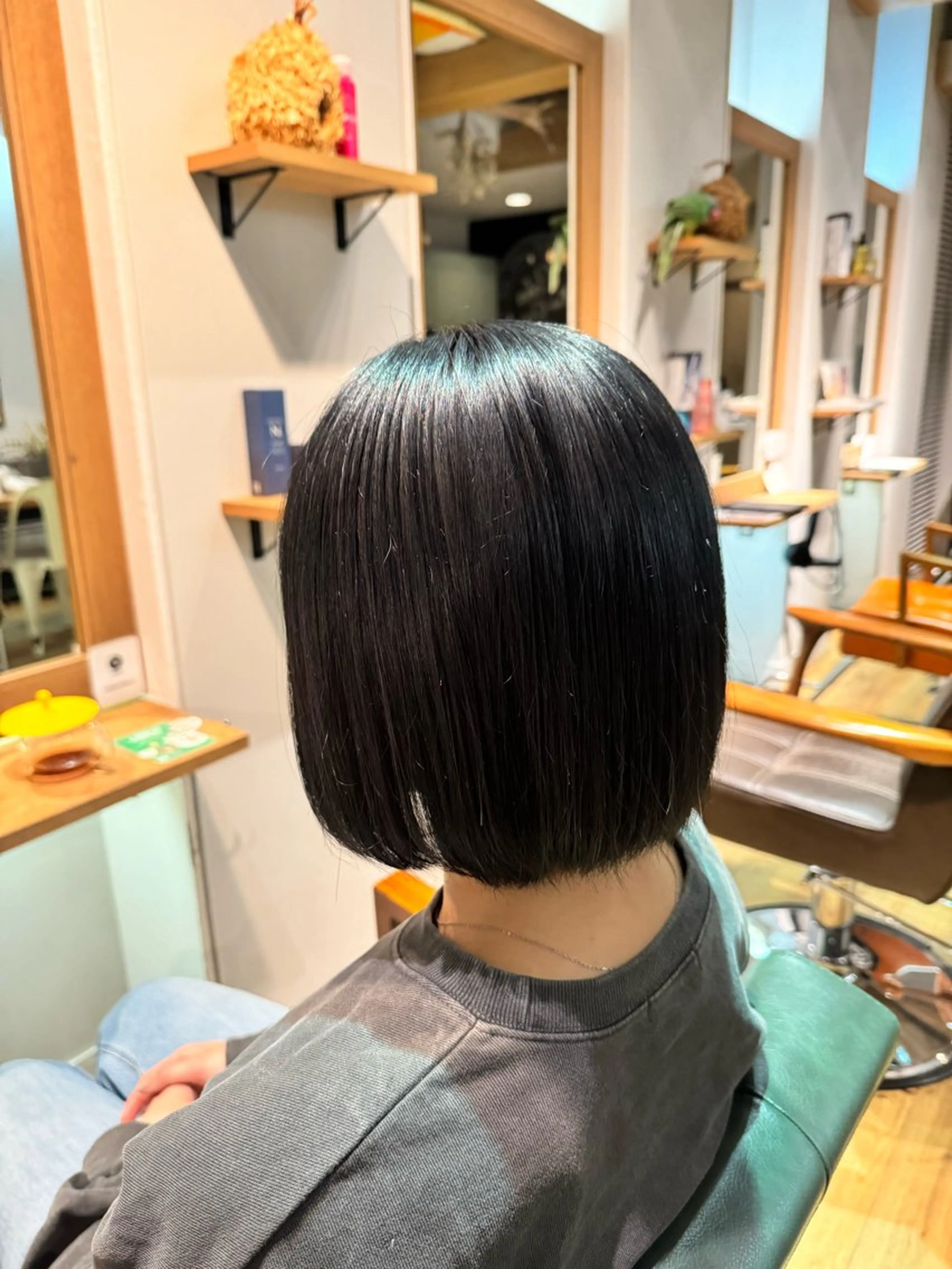 ショート カラー アッシュ アッシュグレー ヘアカラー トリートメント ツキダテ ユイのヘアスタイル