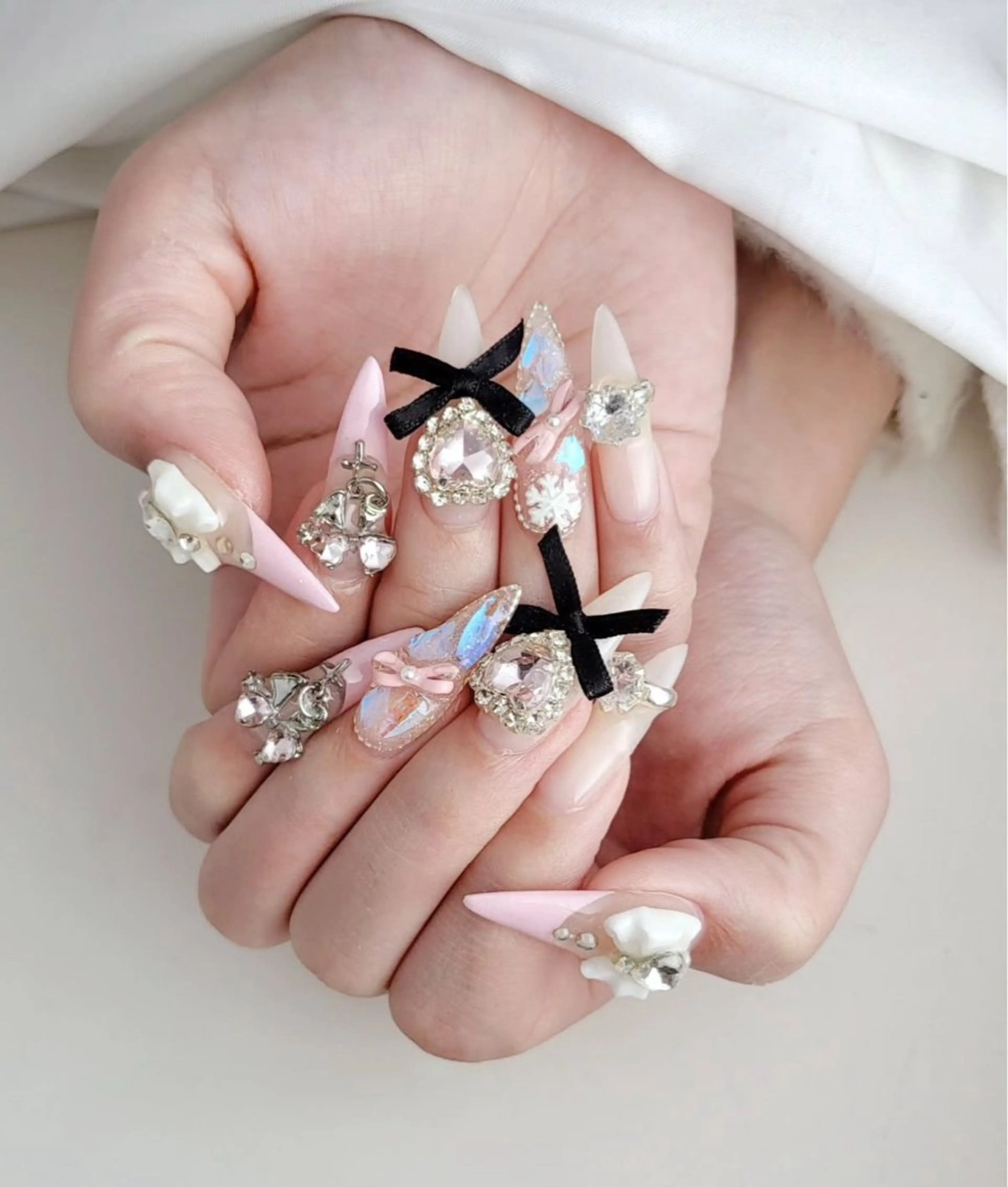 ネイル フラッシュネイル フレンチネイル グラデーション キラキラネイル 韓国ネイル ハンドネイル Lina nail所属・Lunaa 池袋のネイルデザイン